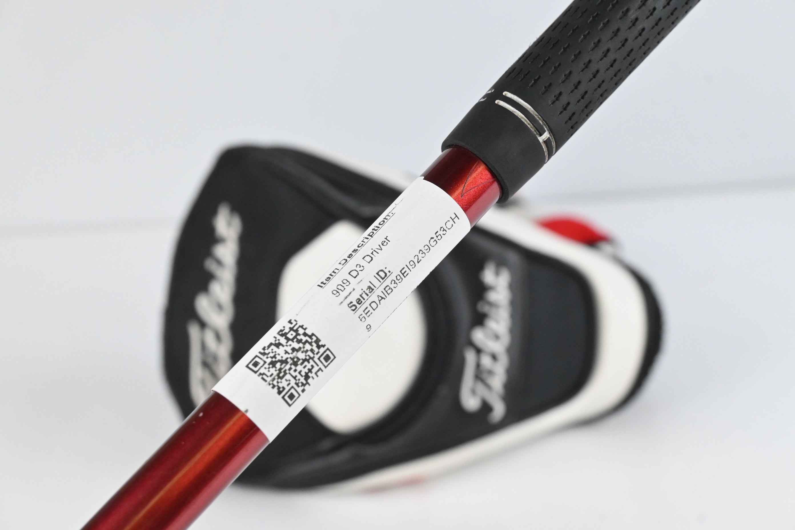 Titleist 909 D3 Driver / 9.5 Degree / Stiff Flex Aldila DVS 60 Shaft