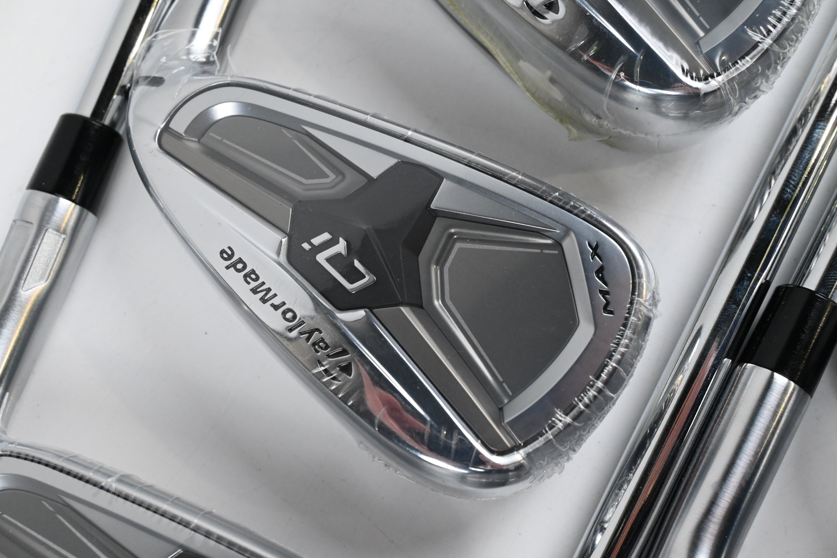 Taylormade Qi Max Irons / 5-PW+SW / Regular Flex KBS MAX MT 85 Shafts