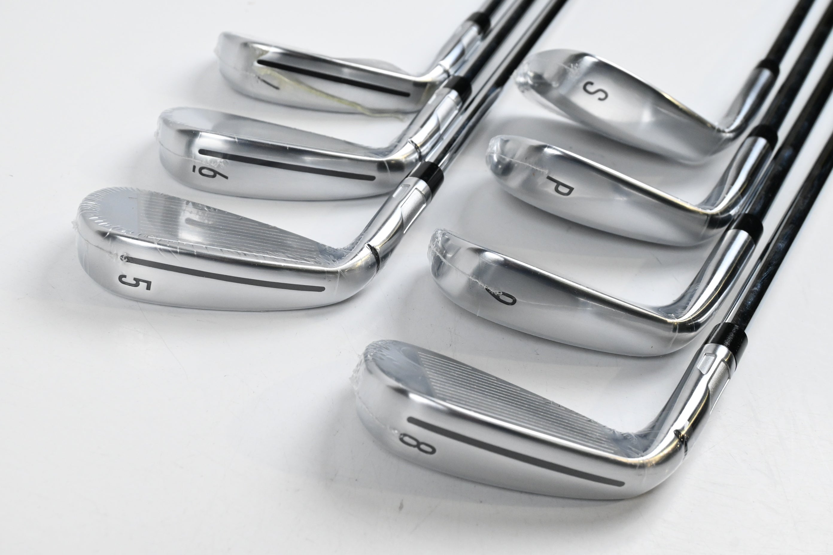 Taylormade Qi Max Irons / 5-PW+SW / Regular Flex KBS MAX MT 85 Shafts