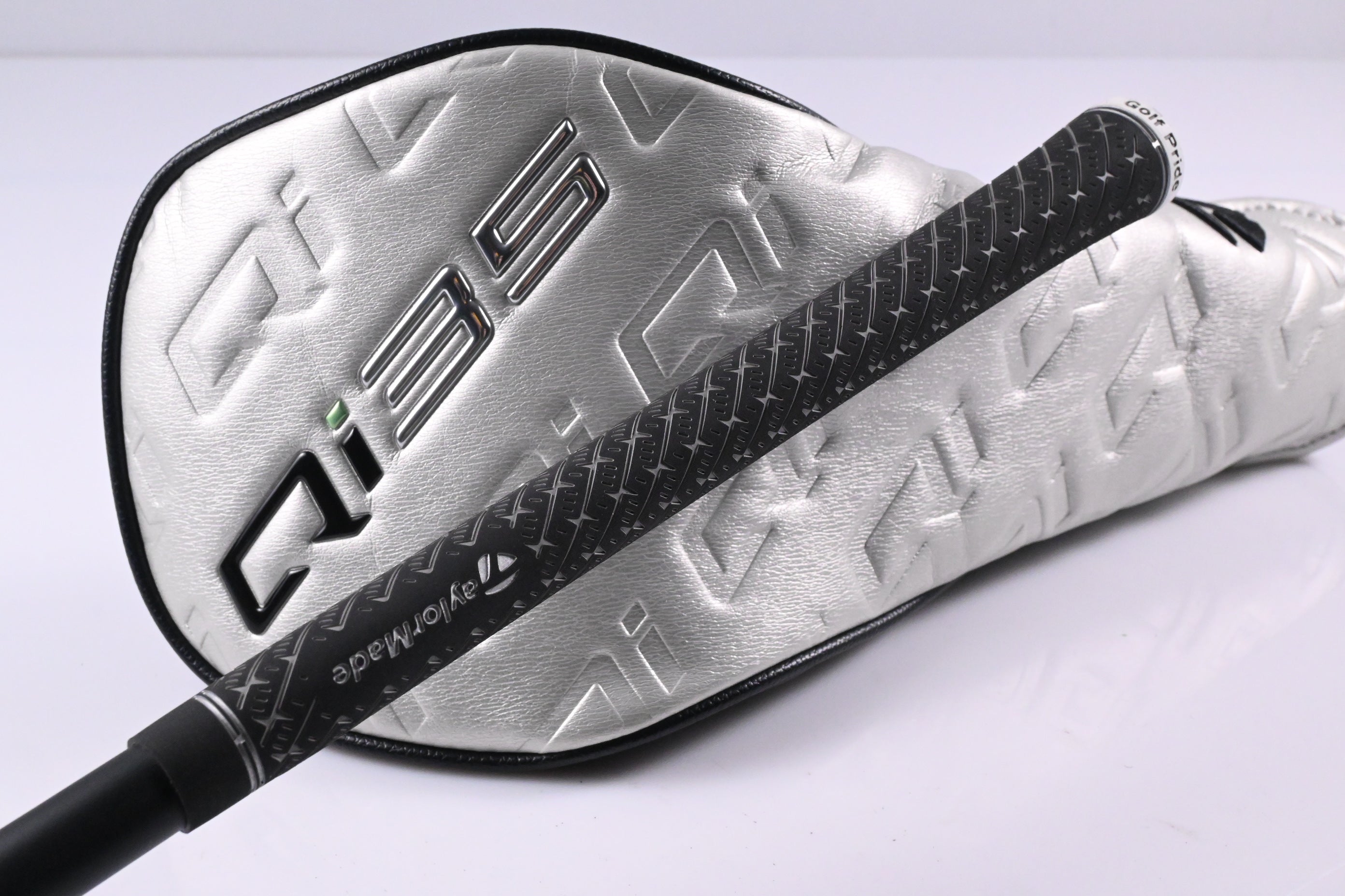 Taylormade Qi35 Max Lite Driver / 10.5 Degree / Regular Flex Vanquish 4 Shaft