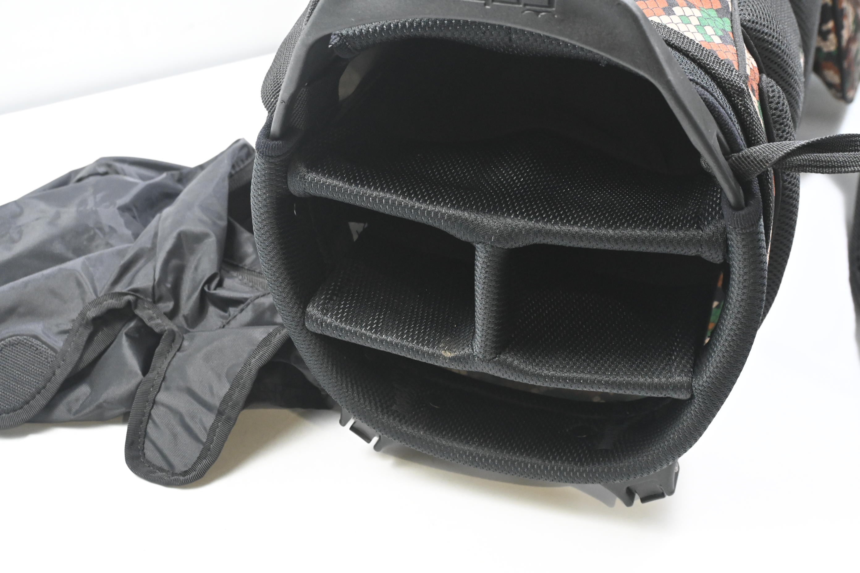 Cobra Stand Bag / 4-Way Divider / Black, Camo