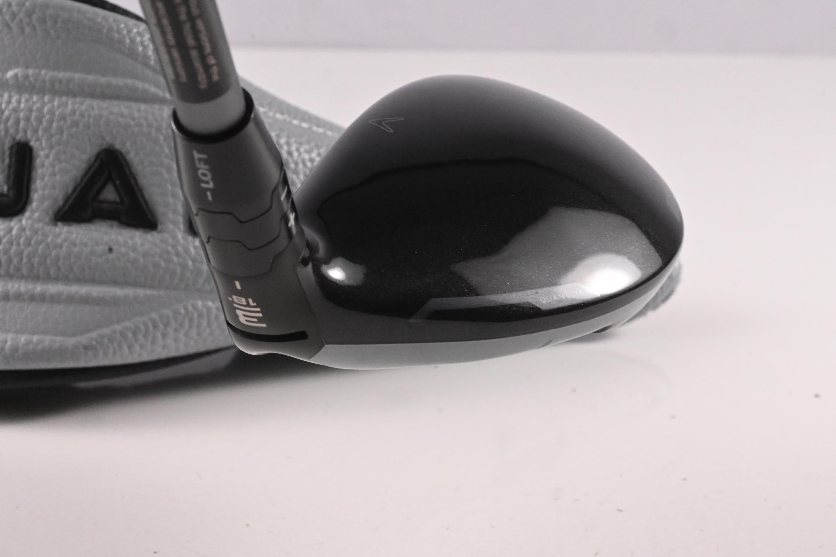 Callaway Quantum Max OS #3 Hybrid / 18 Degree / Regular Flex Denali Frost Silver