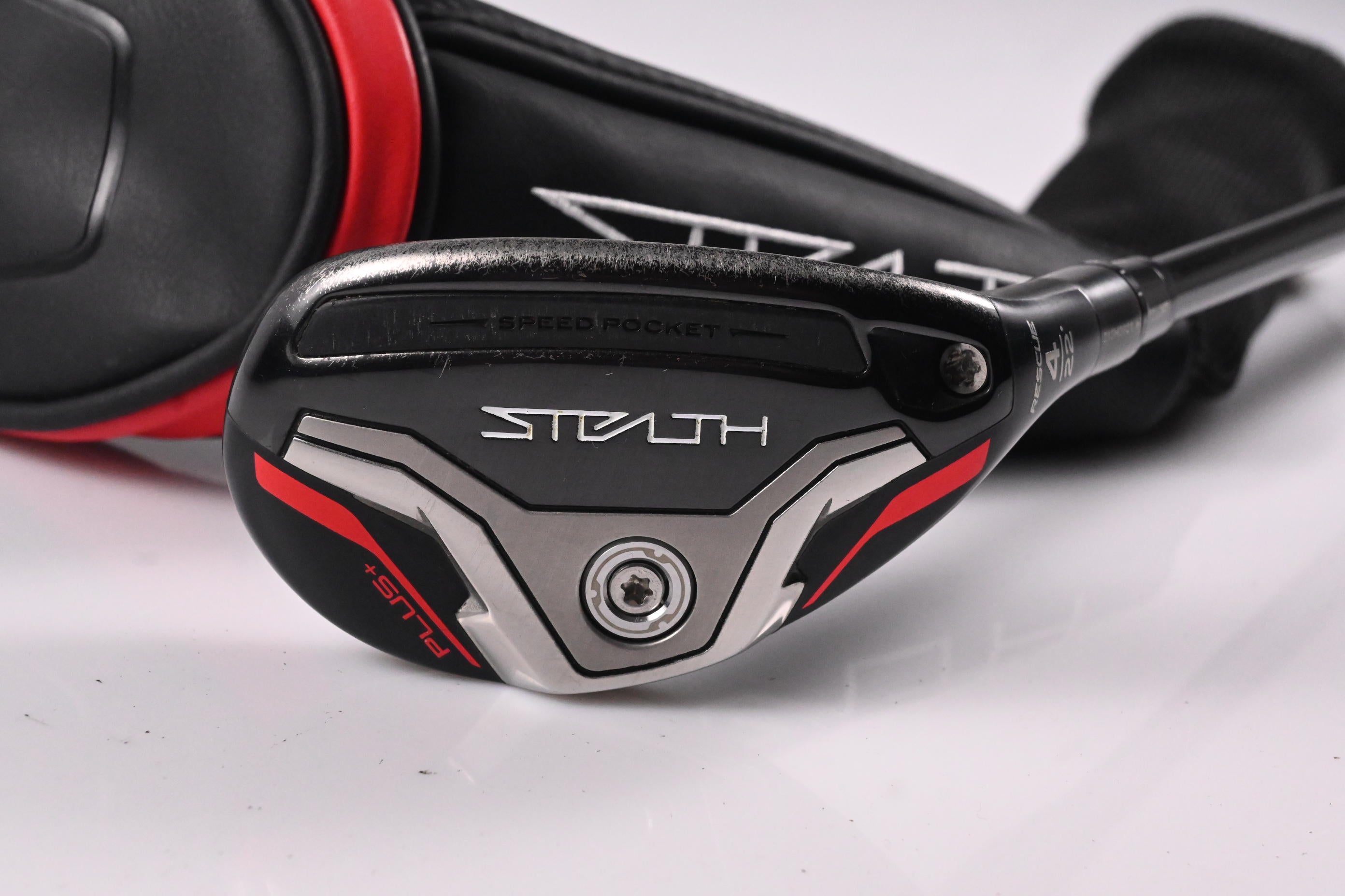 Taylormade Stealth Plus #4 Hybrid / 22 Degree / Regular Flex HZRDUS RDX Red 70