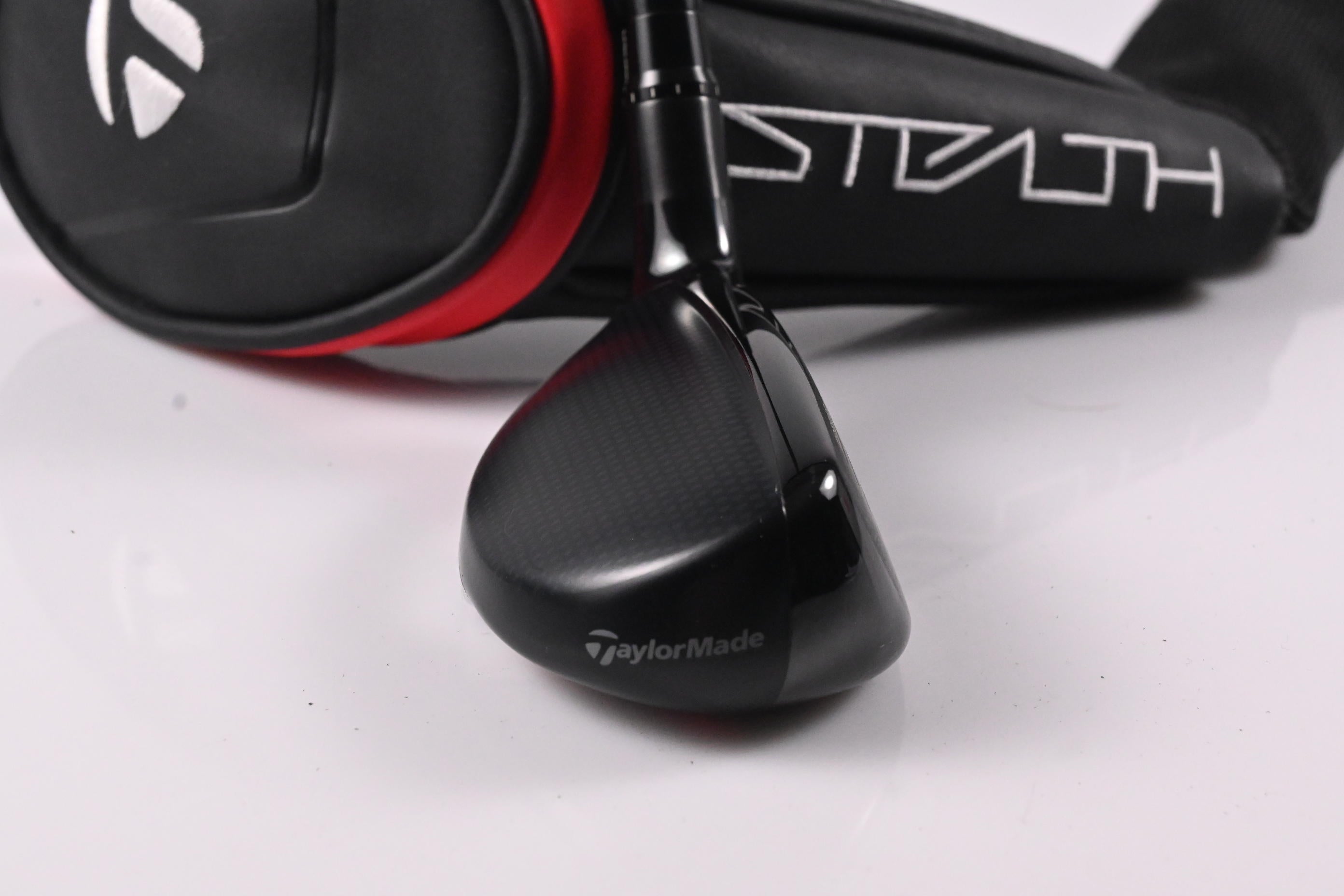 Taylormade Stealth Plus #4 Hybrid / 22 Degree / Regular Flex HZRDUS RDX Red 70