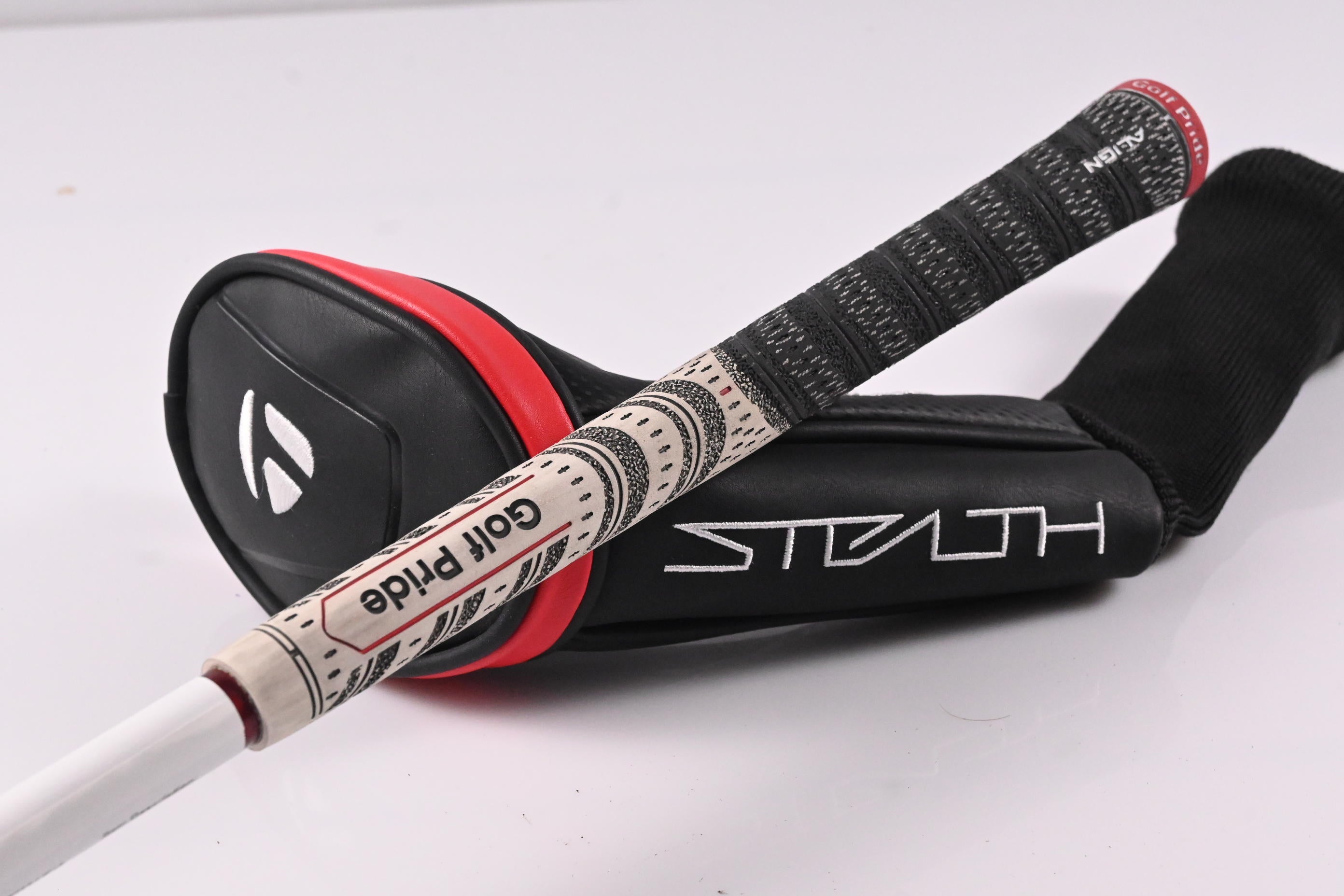 Taylormade Stealth Plus #4 Hybrid / 22 Degree / Regular Flex HZRDUS RDX Red 70
