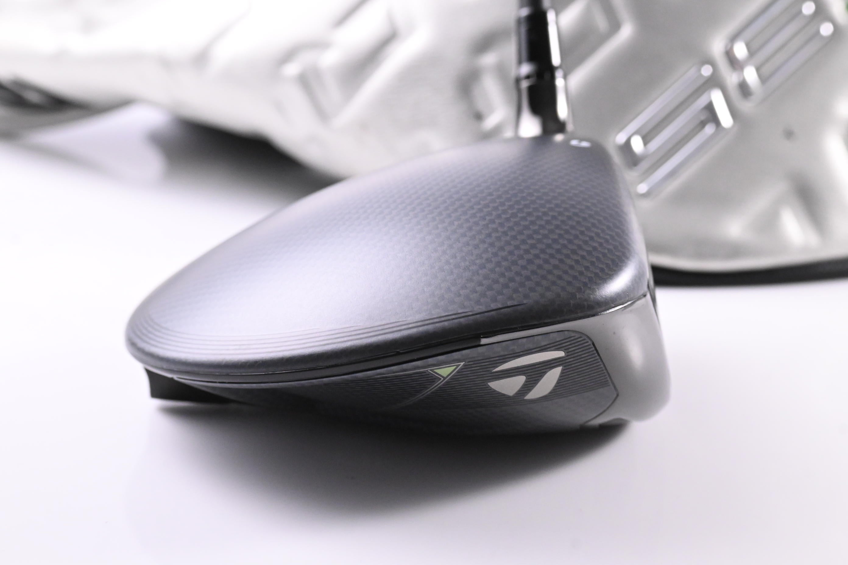 Taylormade Qi35 Driver / 10.5 Degree / Regular Flex Ventus Blue 5 Shaft