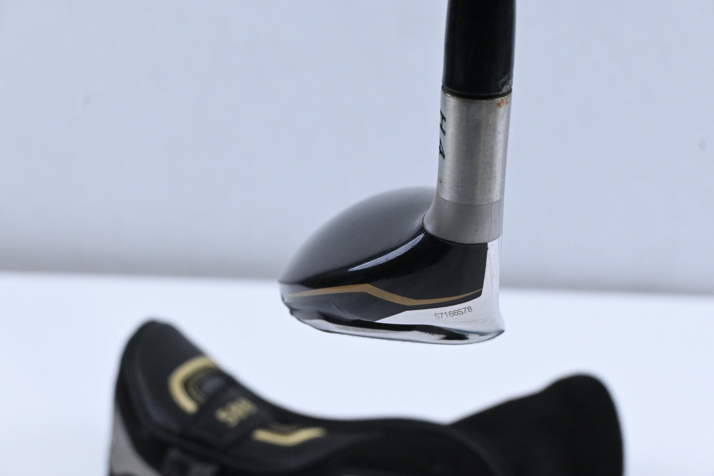 Left Hand Cleveland 588 Gliderail #4 Hybrid / 23 Degree / Senior Flex Diamana 74