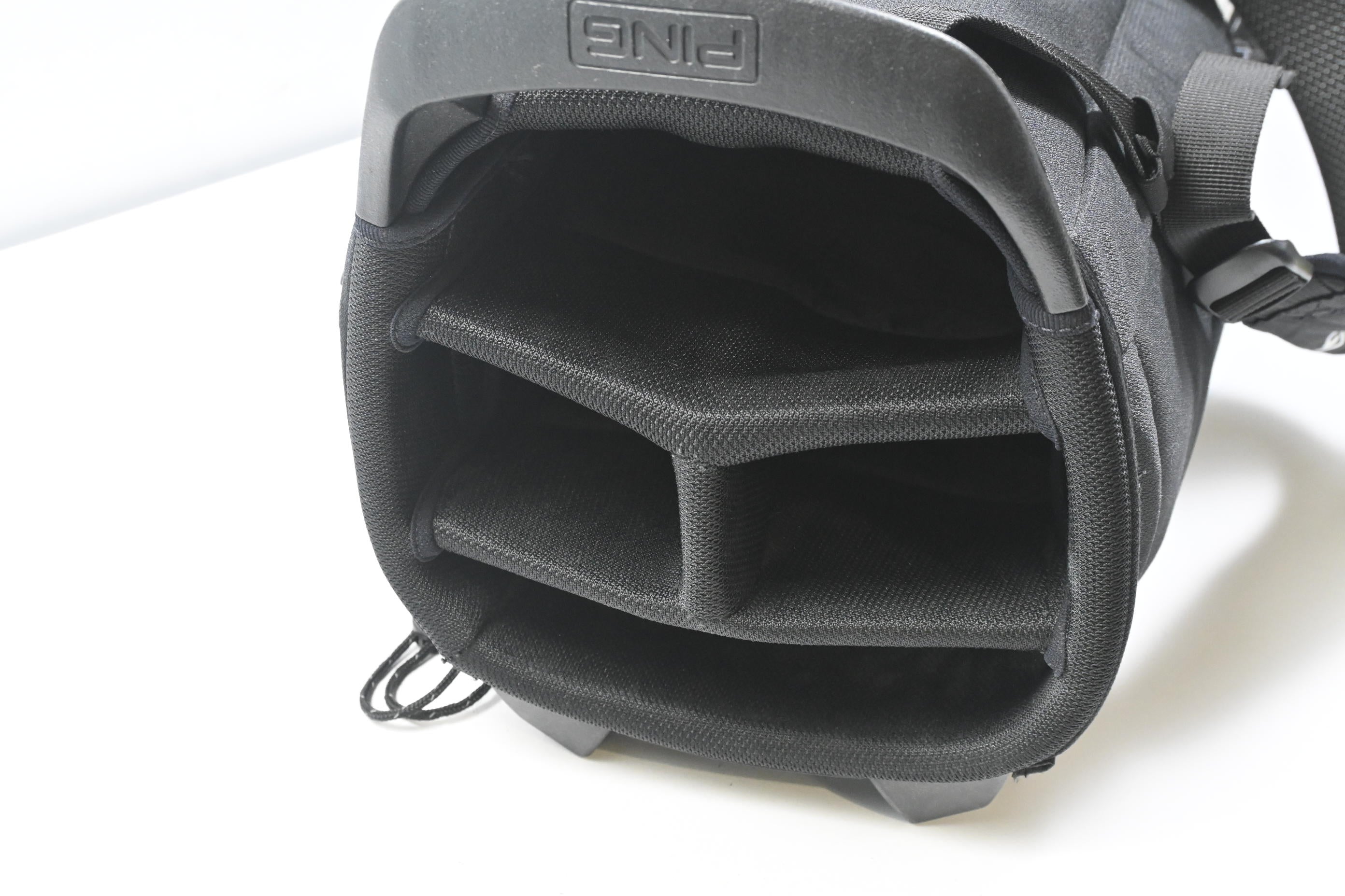 Ping Hoofer Lite Stand Bag / 4-Way Divider / Black, White