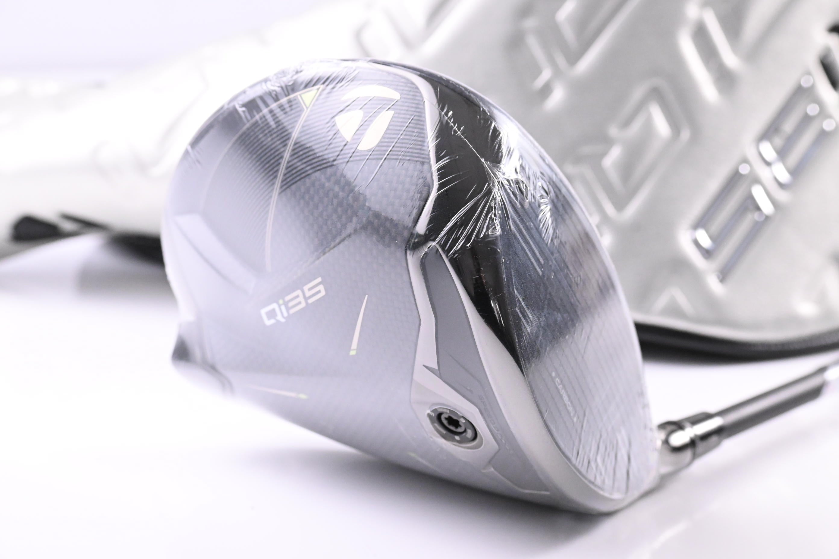 Taylormade Qi35 Driver / 10.5 Degree / Regular Flex Ventus Blue 5 Shaft