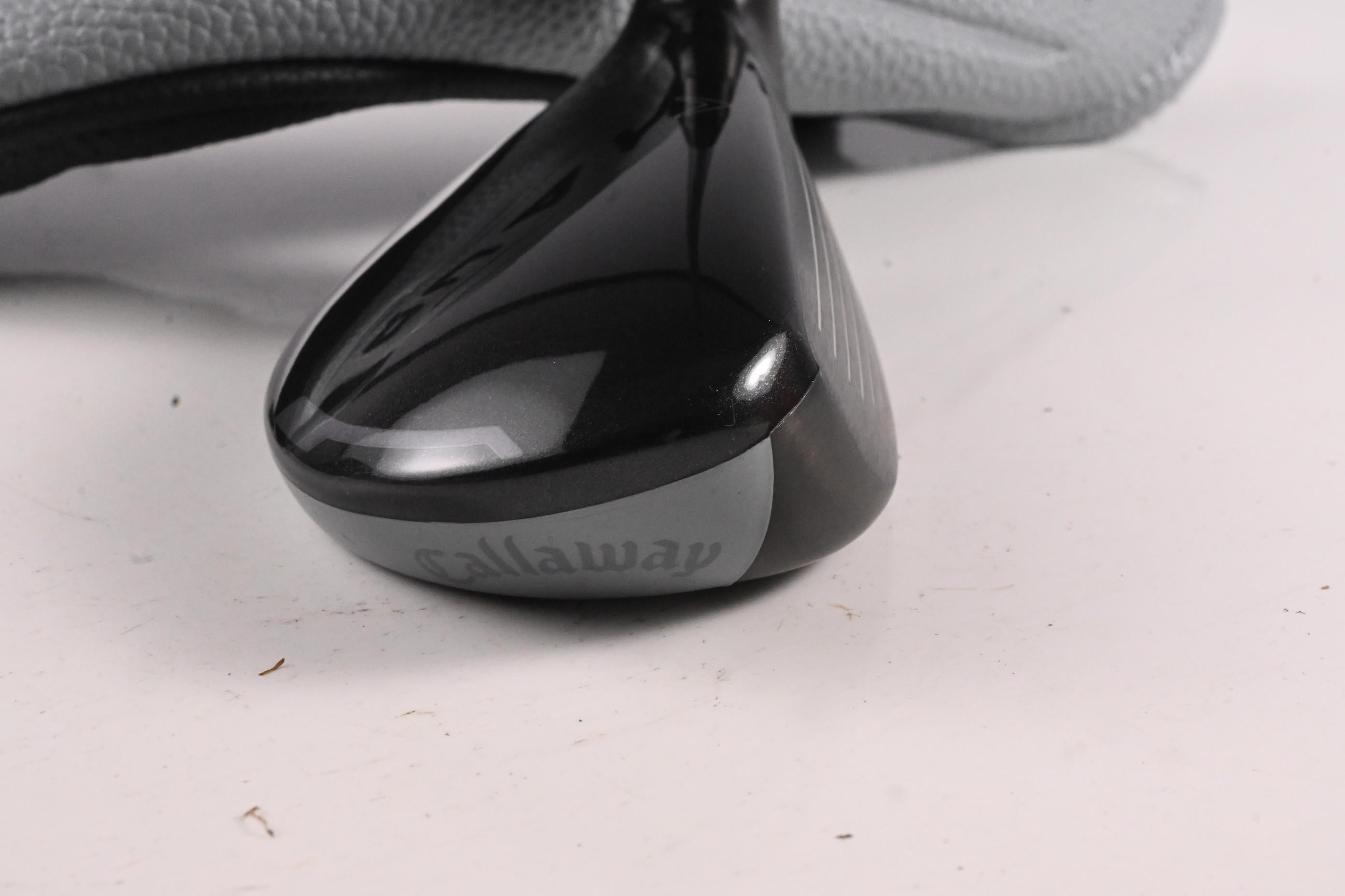 Callaway Quantum Max #4 Hybrid / 21 Degree / Stiff Flex Denali Frost Silver 70