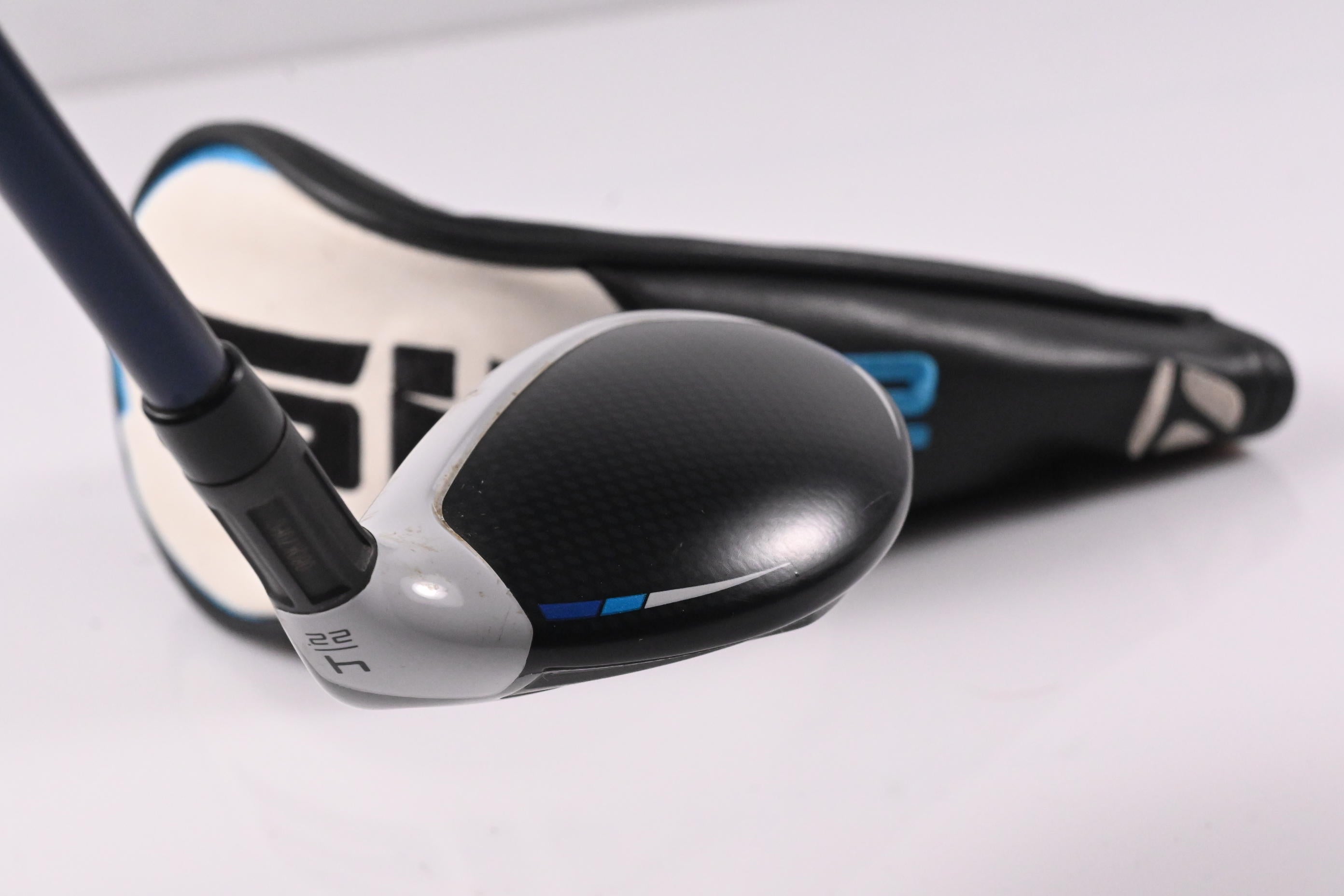 Taylormade SIM2 Max #4 Hybrid / 22 Degree / Regular Flex Ventus Blue 6 Shaft