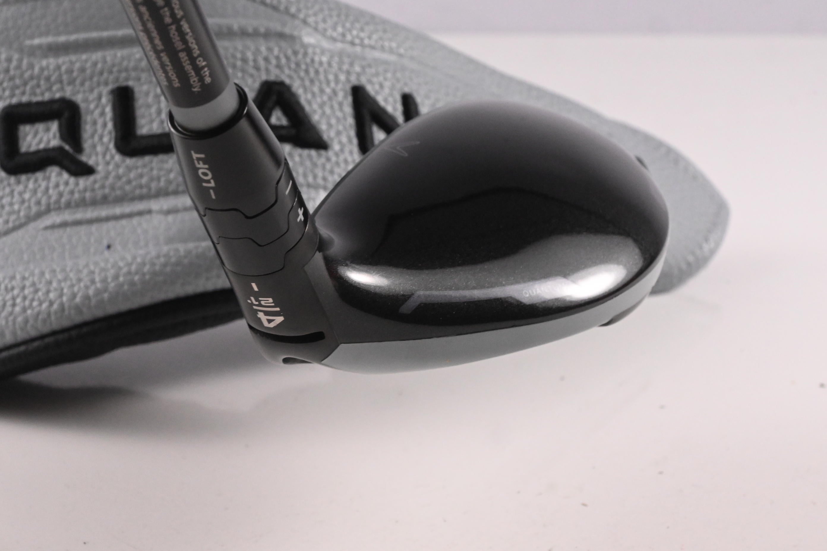 Callaway Quantum Max #4 Hybrid / 21 Degree / Stiff Flex Denali Frost Silver 70
