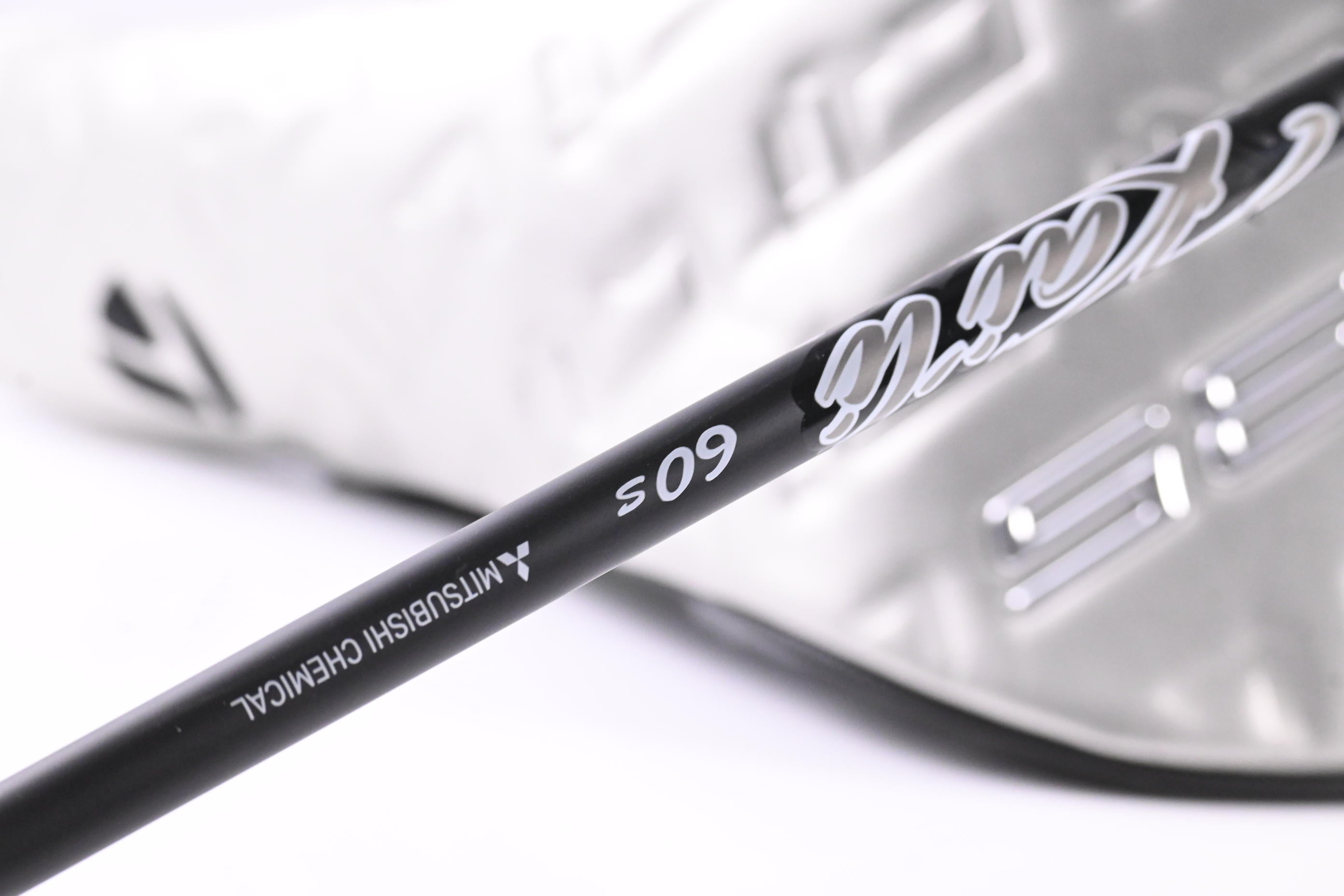 Taylormade Qi35 LS Driver / 9 Degree / Stiff Flex Kai'li White Dark Waves 60