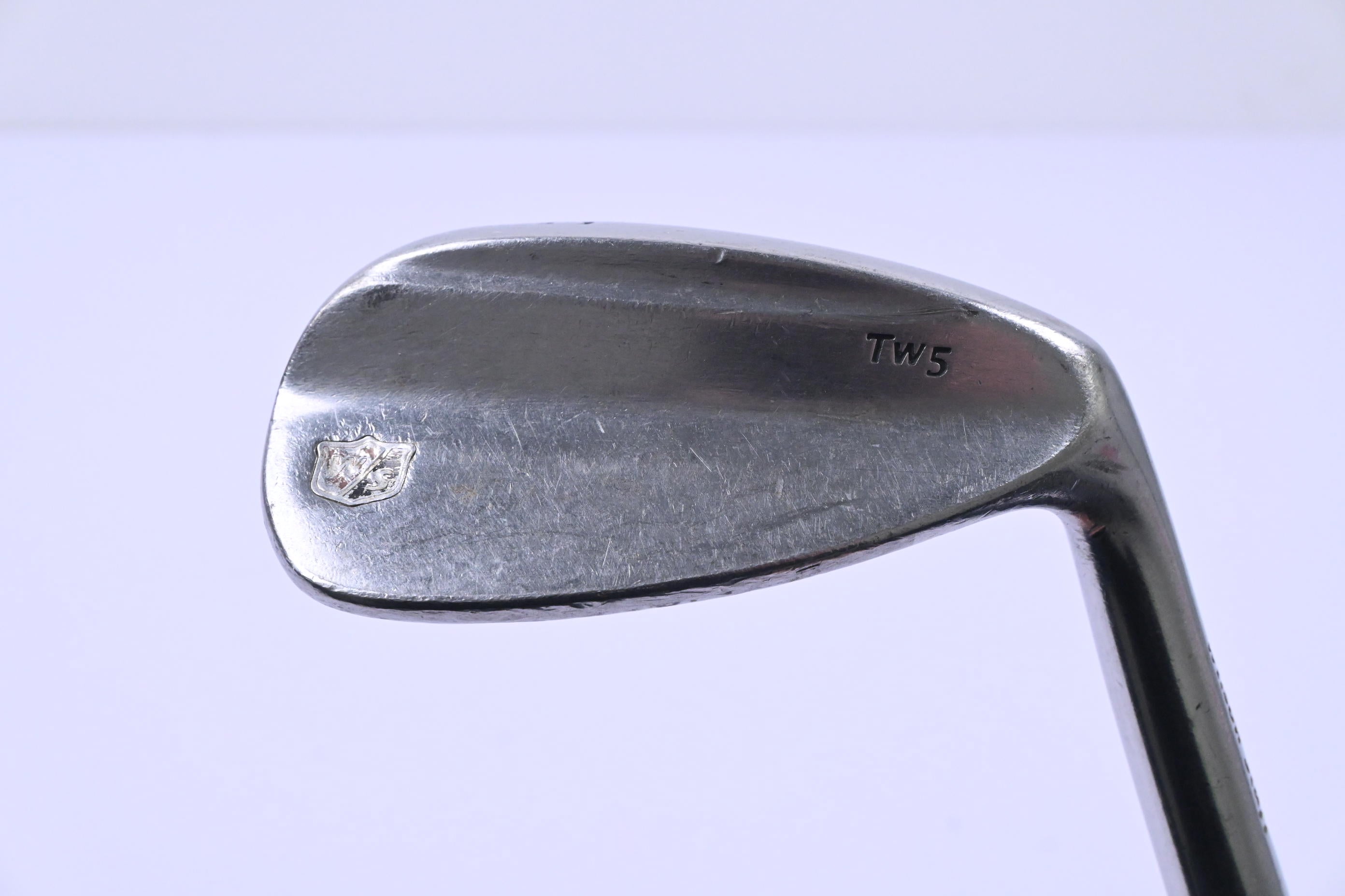 Wilson TW5 Gap Wedge / 52 Degree / Wedge Flex Dynamic Gold Shaft