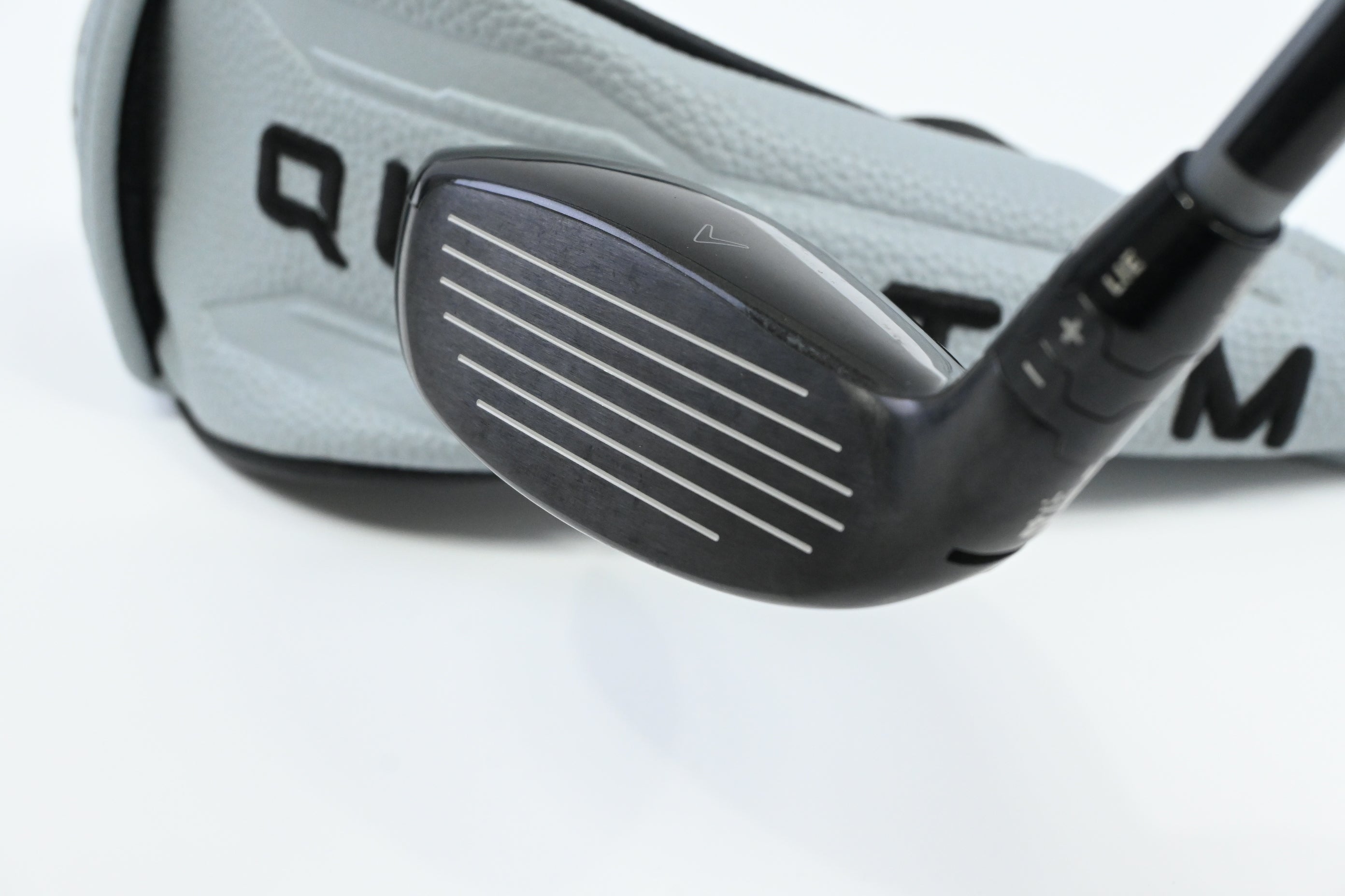 Callaway Quantum Max #4 Hybrid / 21 Degree / Stiff Flex Denali Frost Silver 70