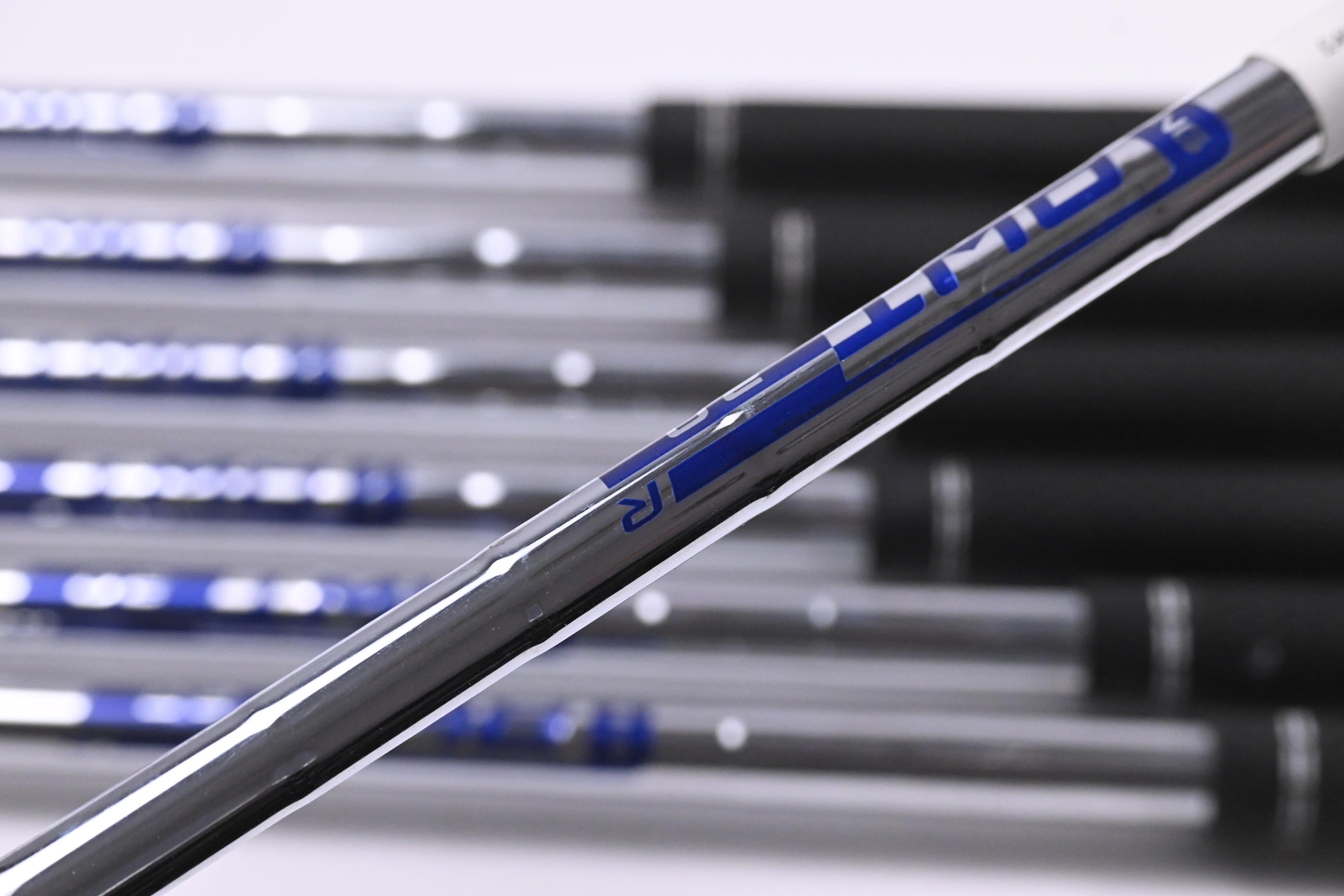 Ping G410 Irons / 4-PW / Regular Flex Ping AWT 2.0 Shafts