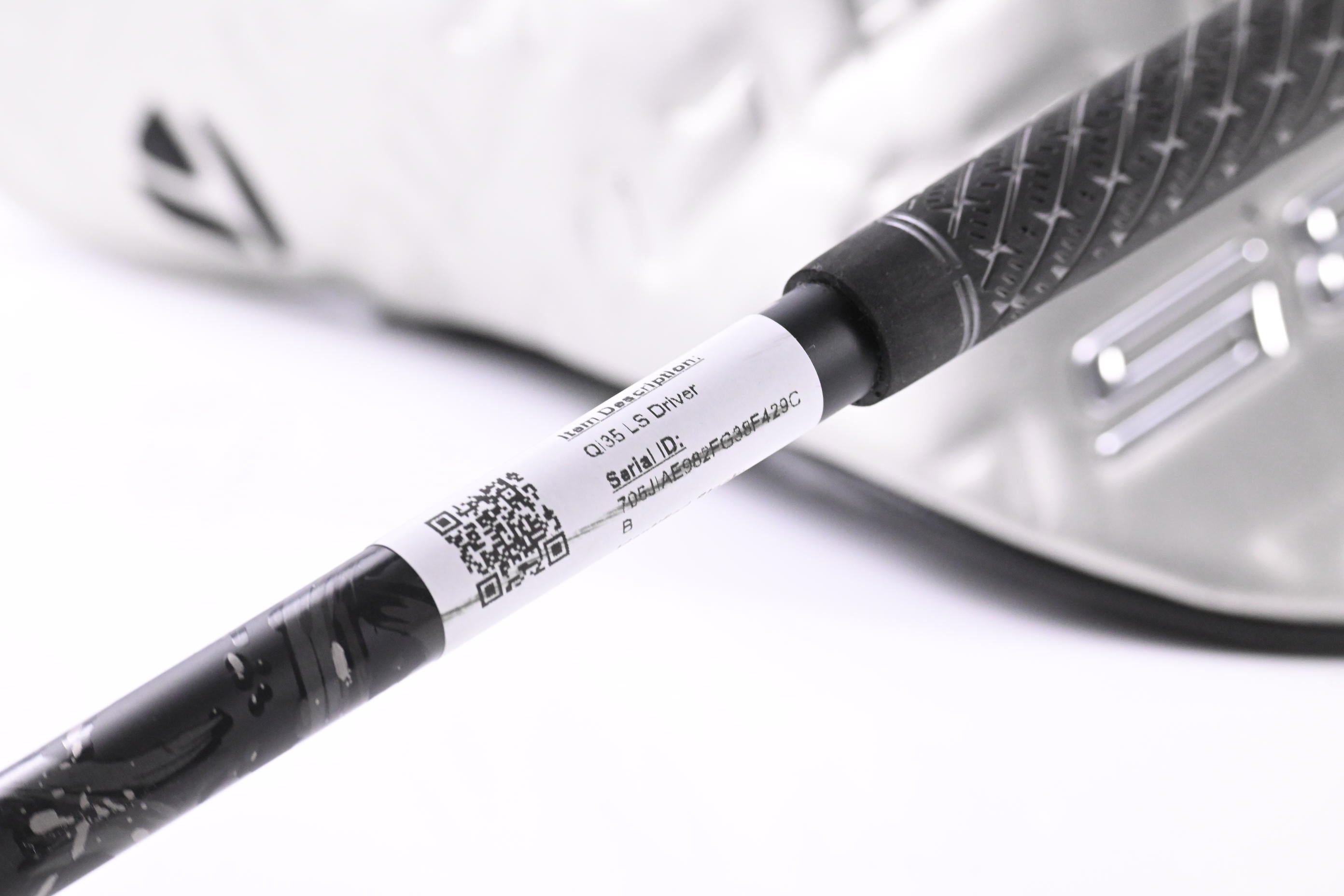 Taylormade Qi35 LS Driver / 9 Degree / Stiff Flex Kai'li White Dark Waves 60