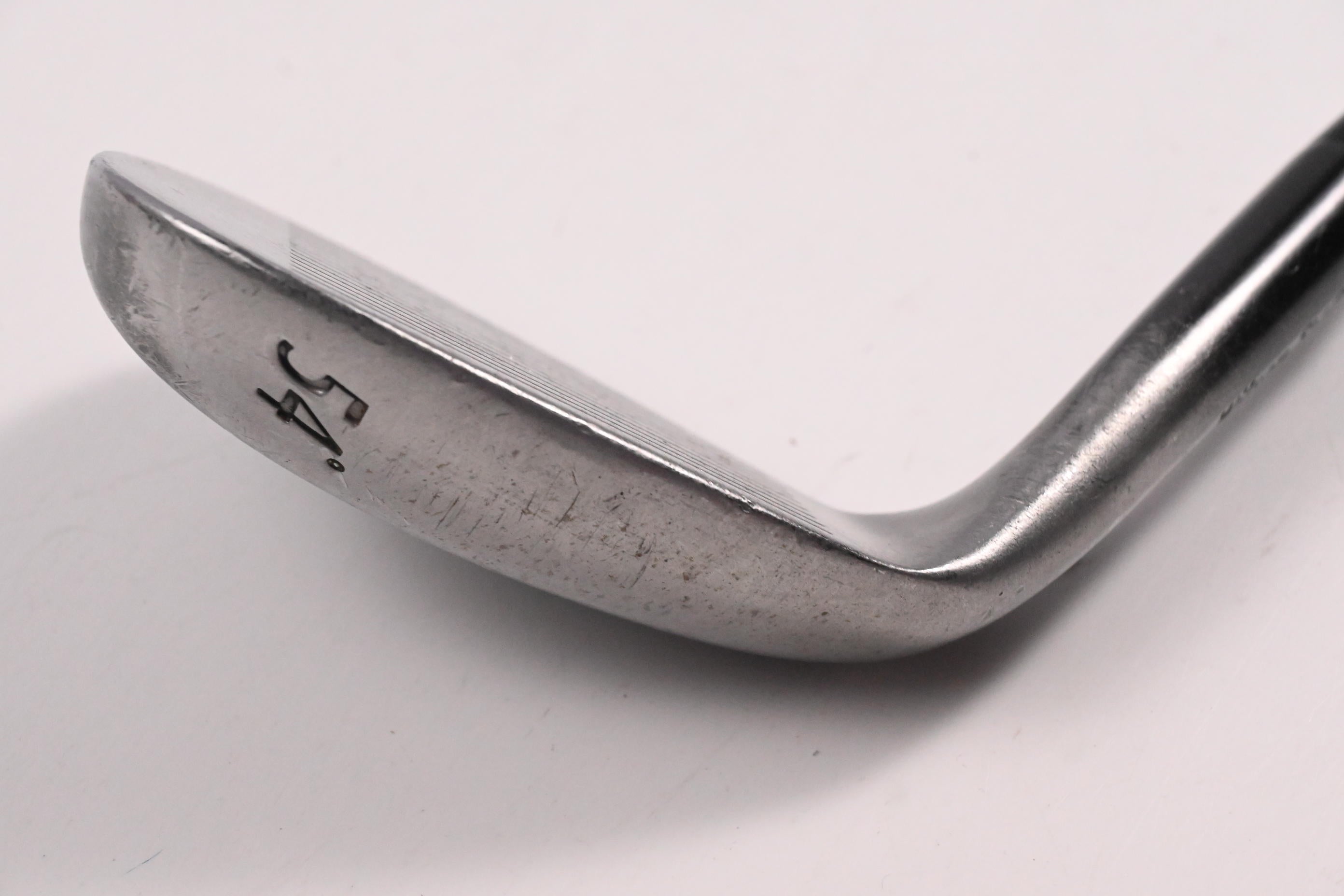 Wilson TW9 Sand Wedge / 54 Degree / Wedge Flex Dynamic Gold Shaft