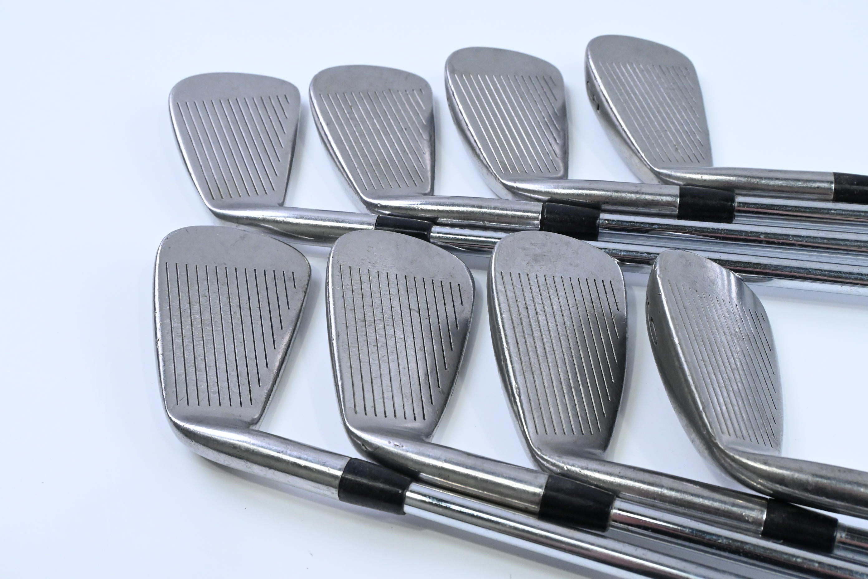 Titleist DCI 981 Irons / 2-9 / Regular Flex Dynamic Gold Shafts
