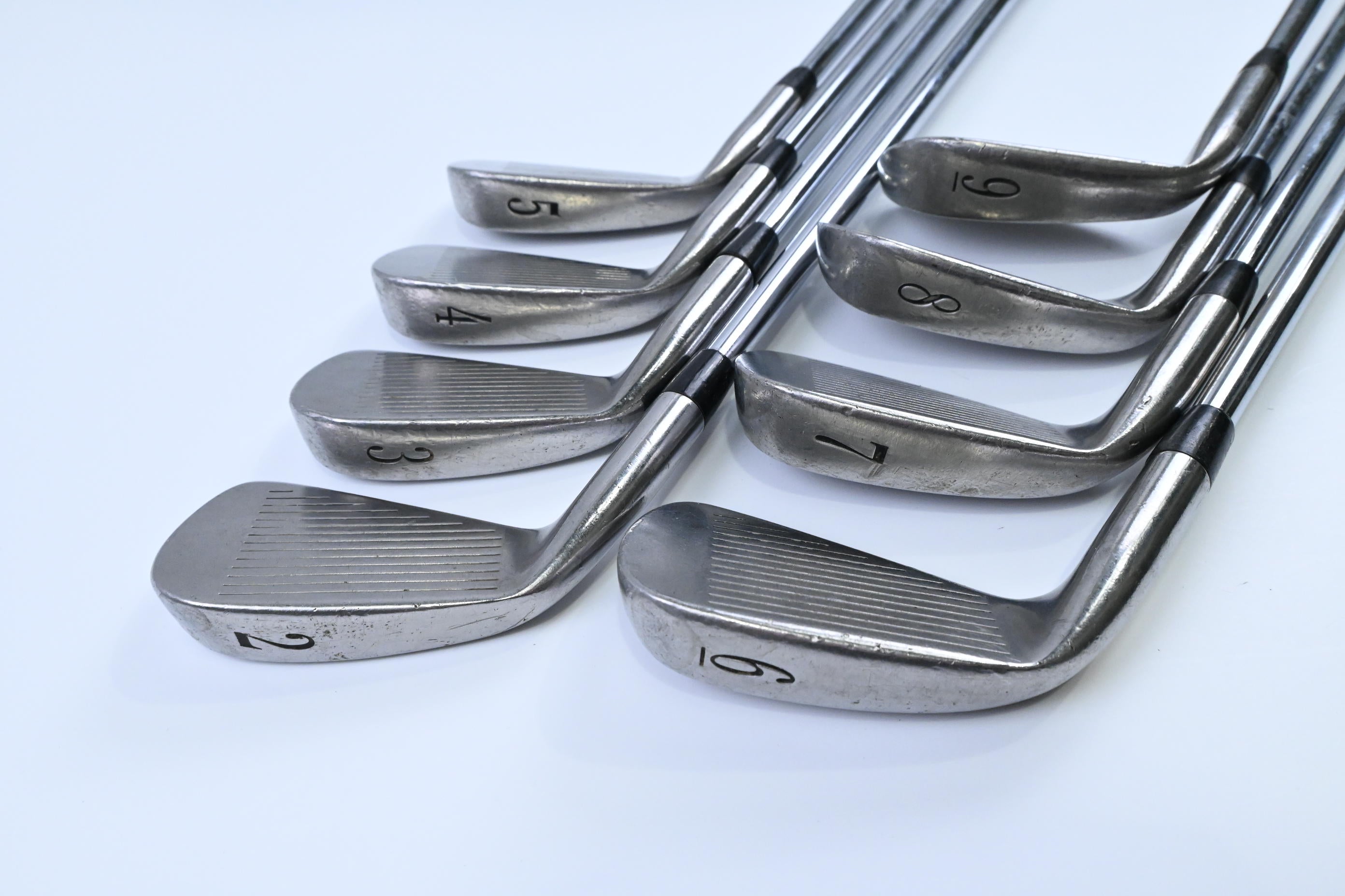 Titleist DCI 981 Irons / 2-9 / Regular Flex Dynamic Gold Shafts