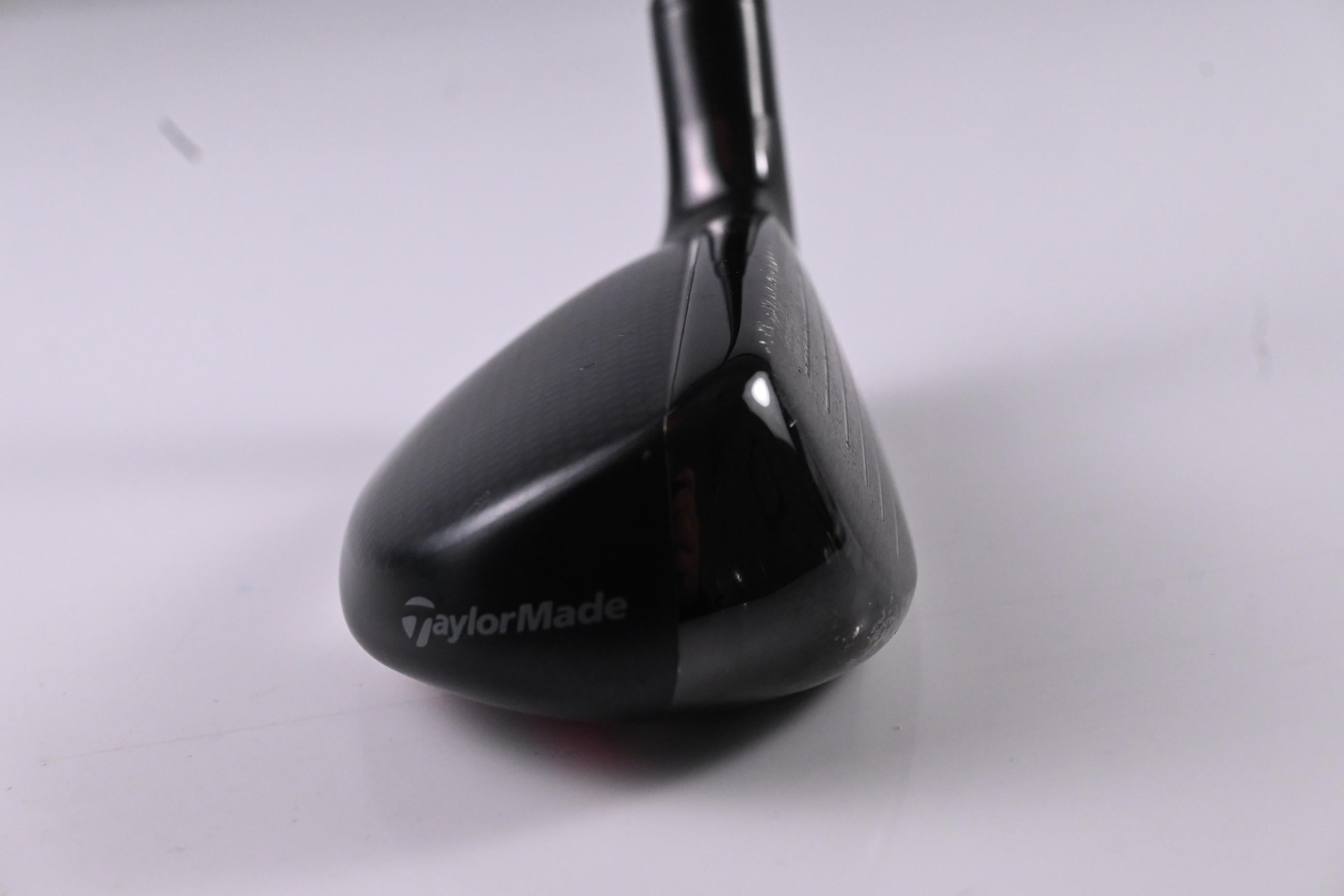 Taylormade Stealth Plus #3 Hybrid / 19.5 Degree / Stiff Flex HZRDUS Smoke RDX Red 80