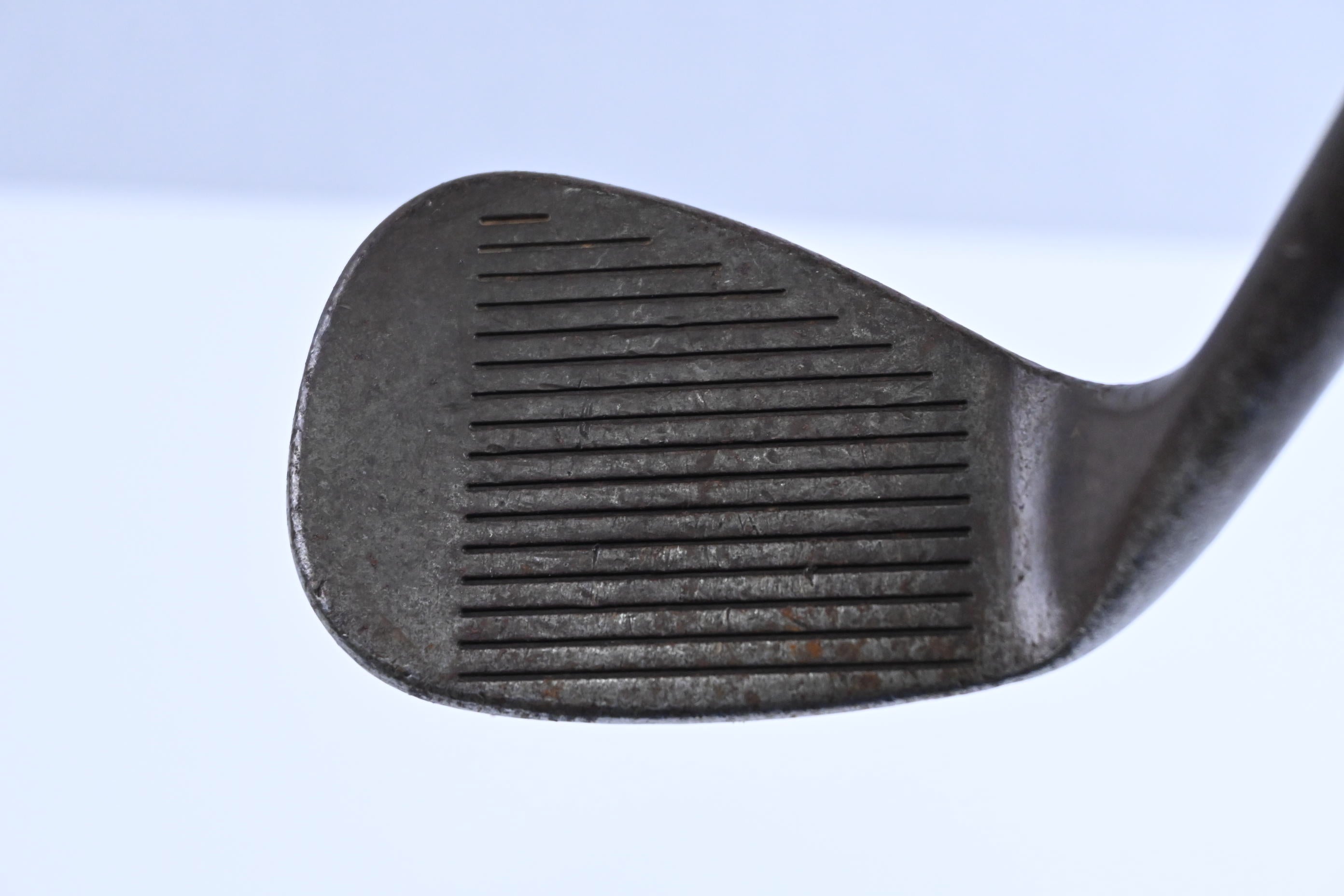 Cleveland 588 Original Sand Wedge / 56 Degree / Wedge Flex Dynamic Gold Shaft