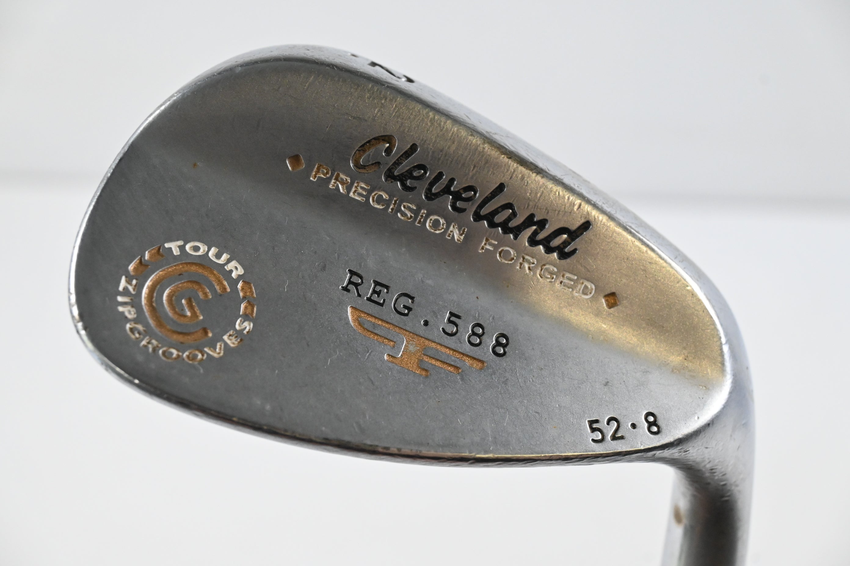 Cleveland 588 Precision Forged Gap Wedge / 52 Degree / Wedge Flex Tour Concept