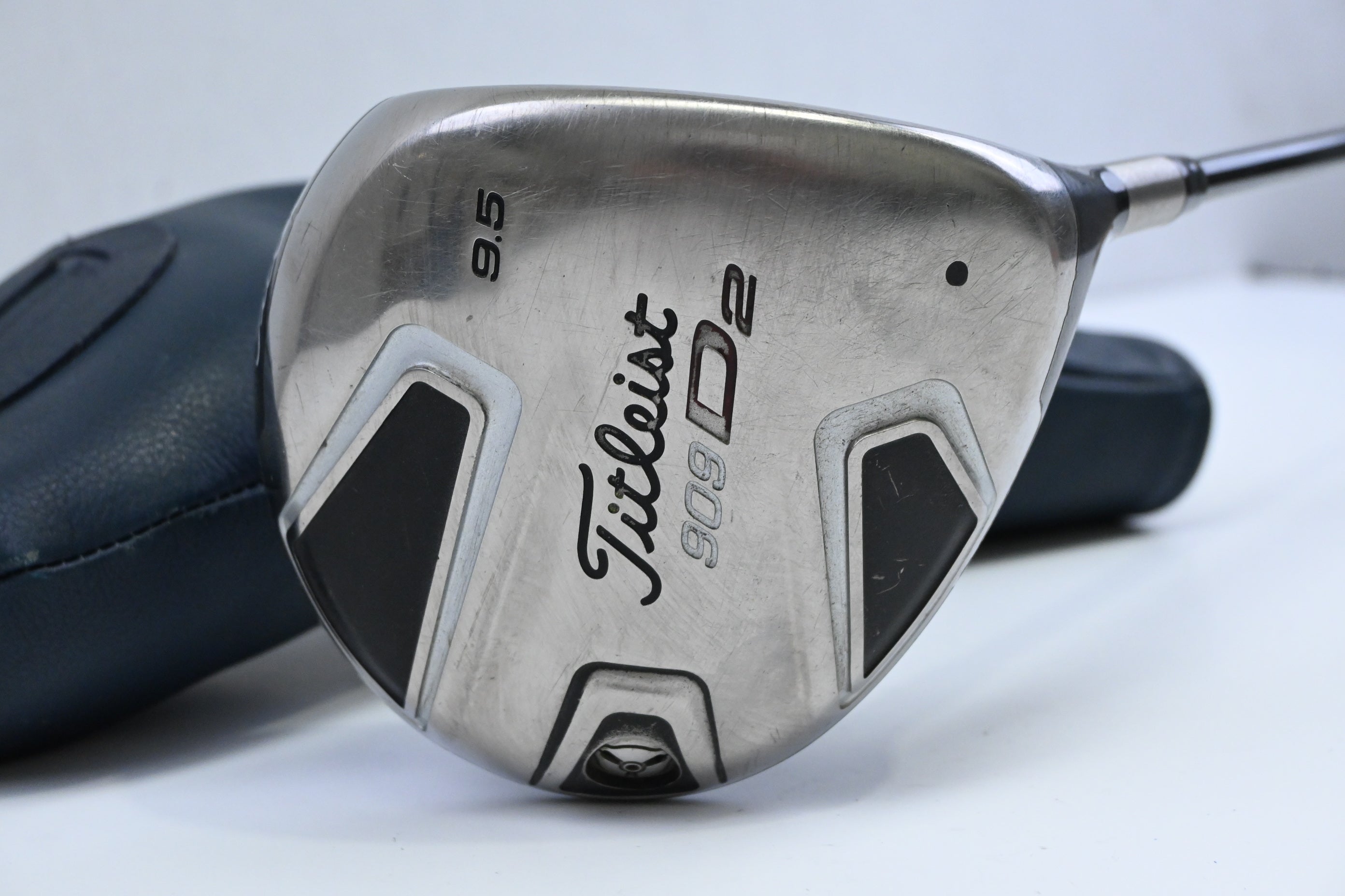 Titleist 909 D2 Driver / 9.5 Degree / Regular Flex Fujikura Speeder