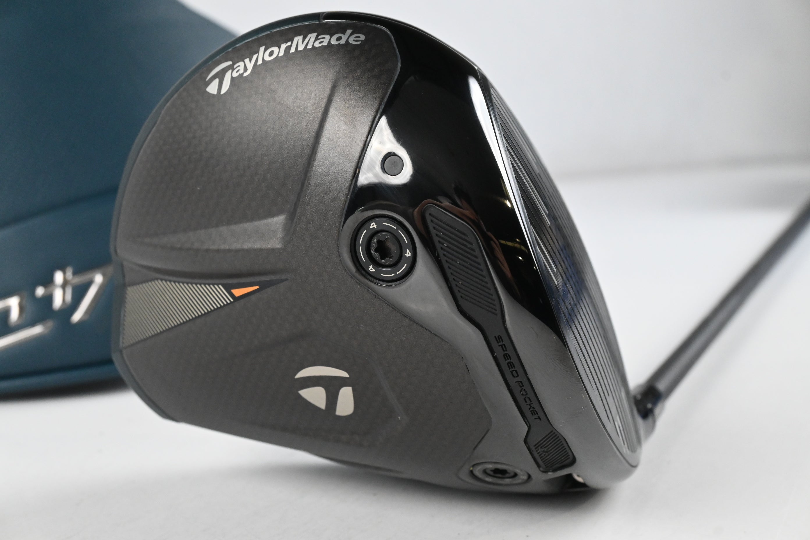 Taylormade Qi4D Driver / 10.5 Degree / Regular Flex REAX Blue 50 Shaft