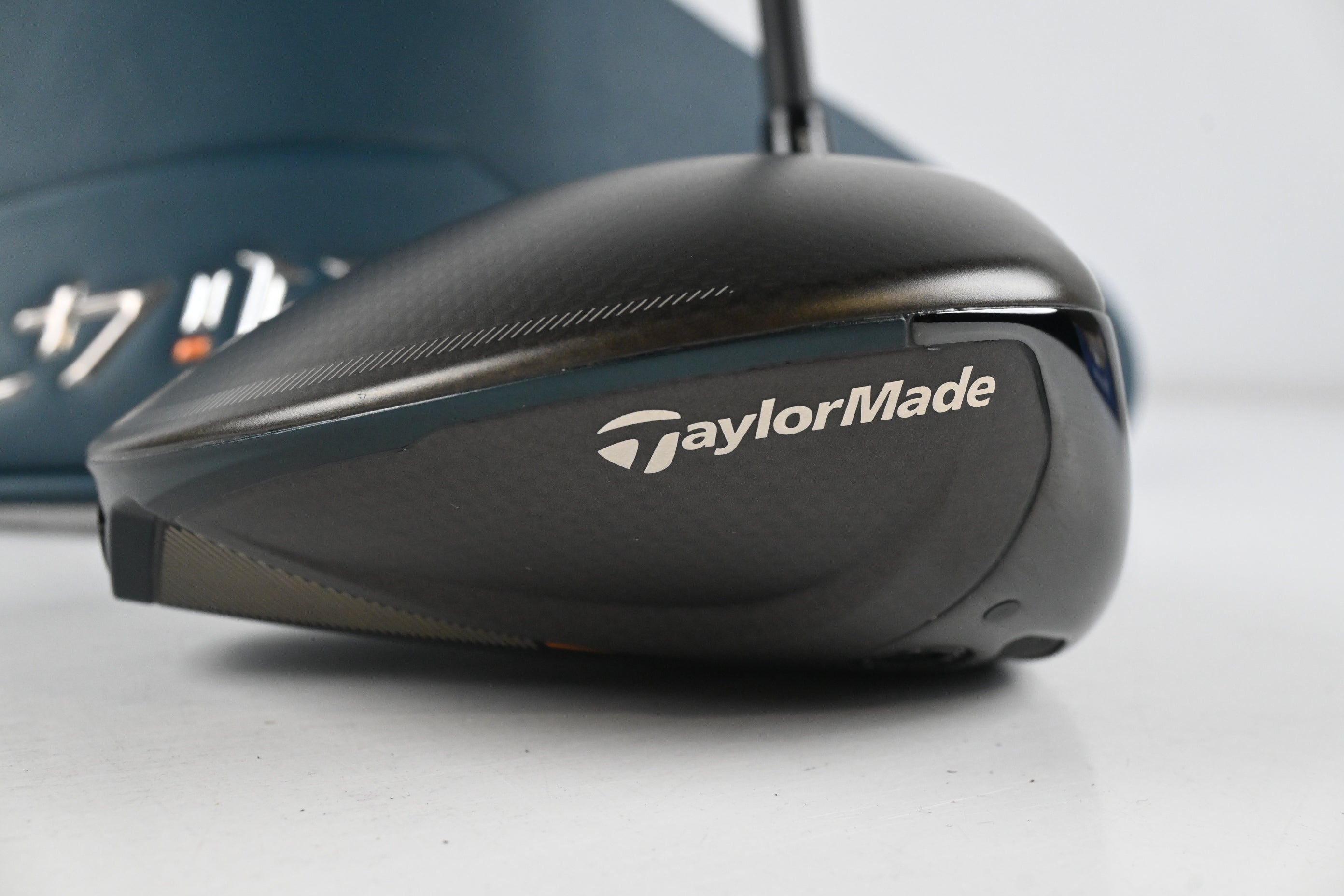Taylormade Qi4D Driver / 10.5 Degree / Regular Flex REAX Blue 50 Shaft