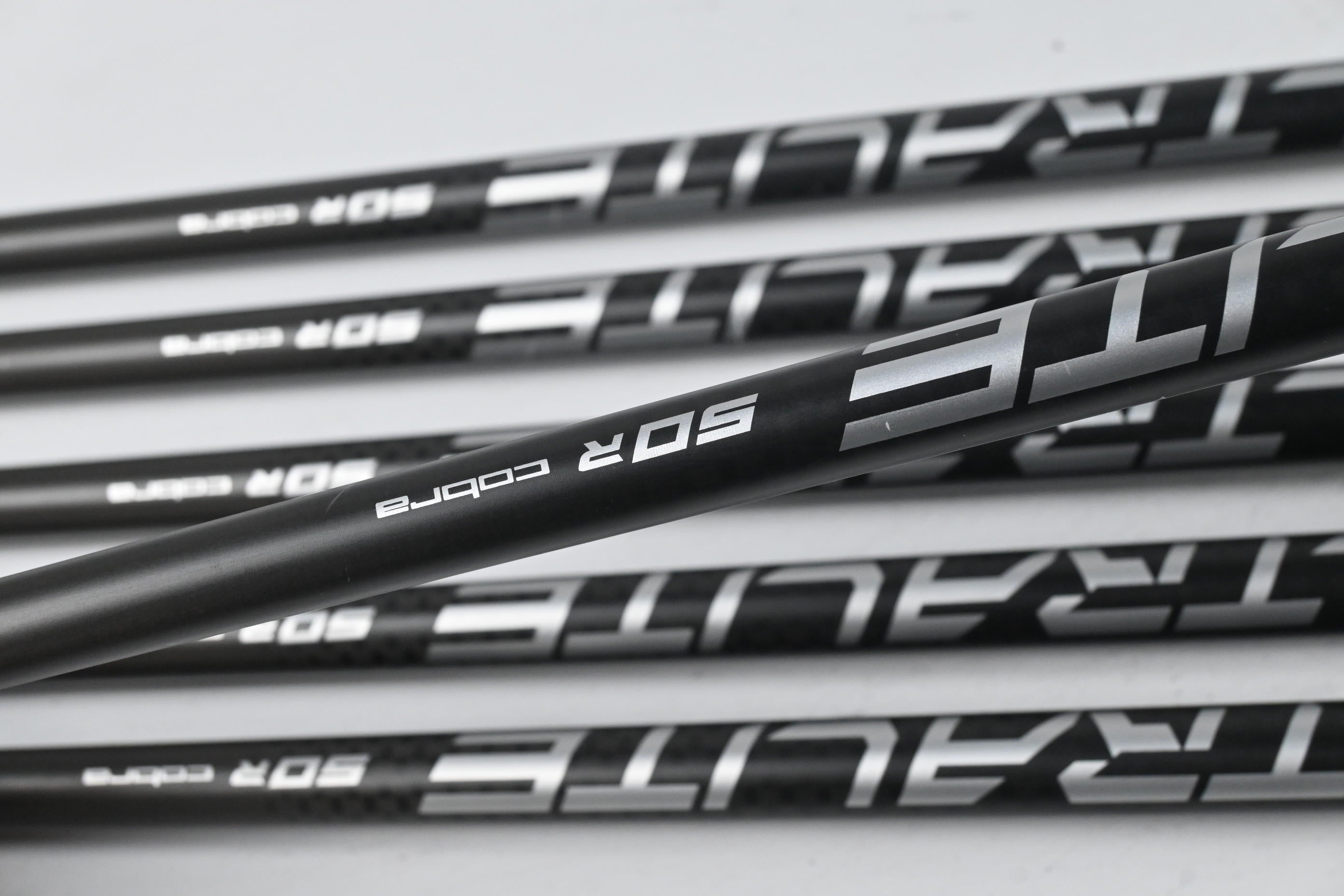 Cobra DS-Adapt Irons / 6-PW+GW / Regular Flex Cobra Ultralite 50 Shafts
