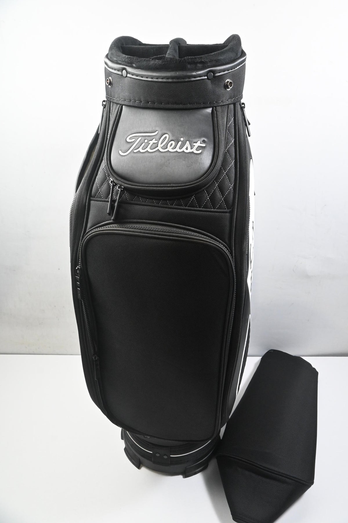 Titleist Tour Series Midsize Tour Bag / 6-Way Divider / Black, White