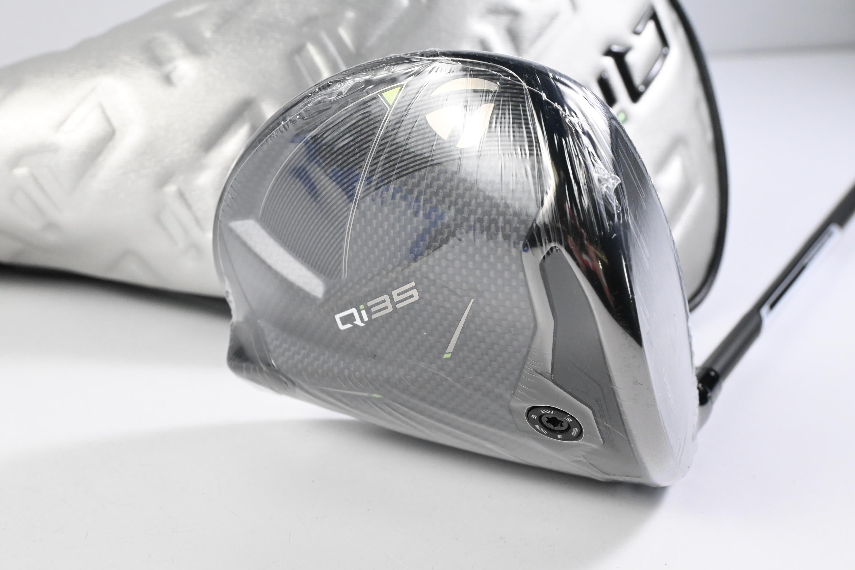 Taylormade Qi35 Driver / 10.5 Degree / Regular Flex Fujikura Ventus Blue 5 Shaft