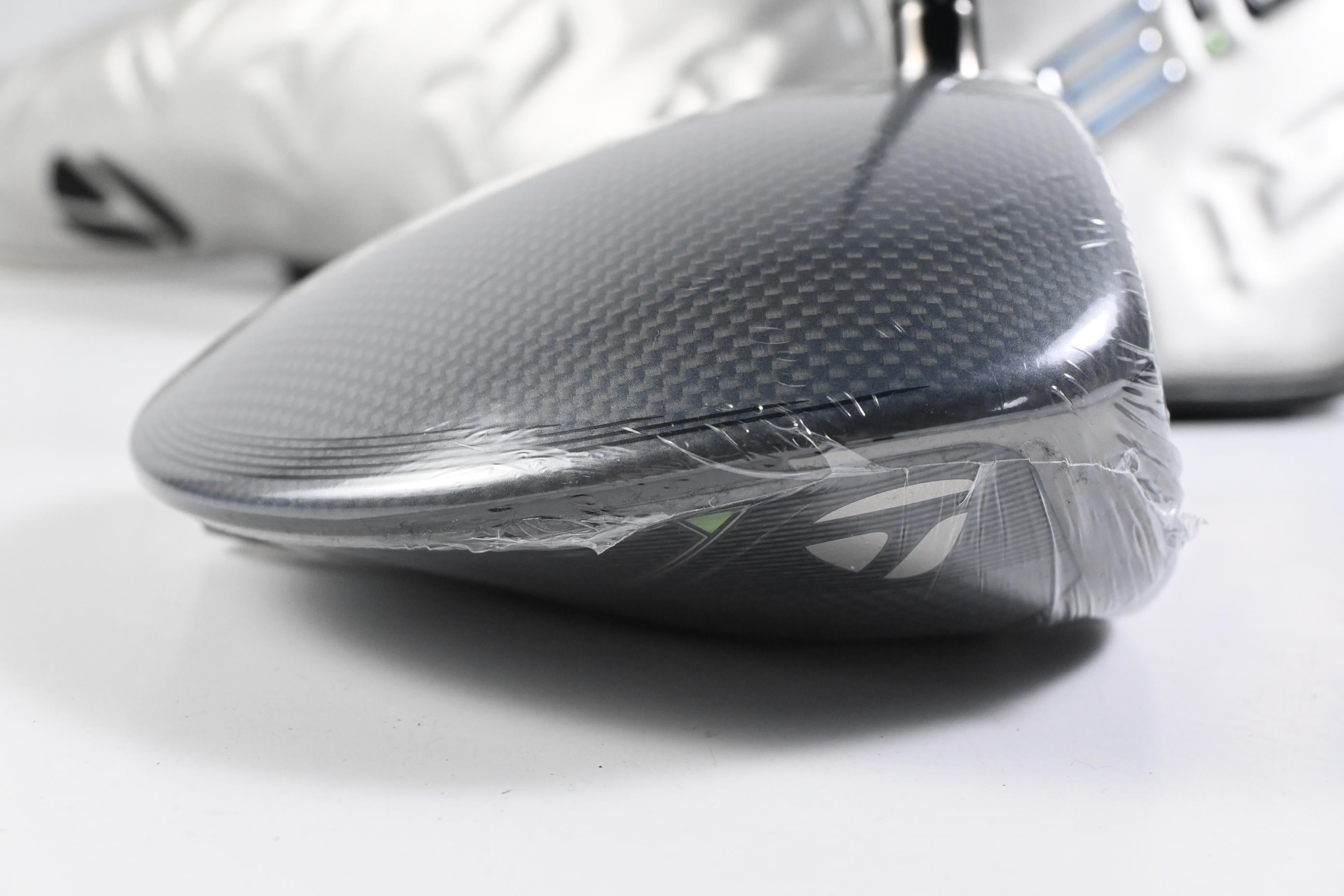 Taylormade Qi35 Driver / 10.5 Degree / Regular Flex Fujikura Ventus Blue 5 Shaft