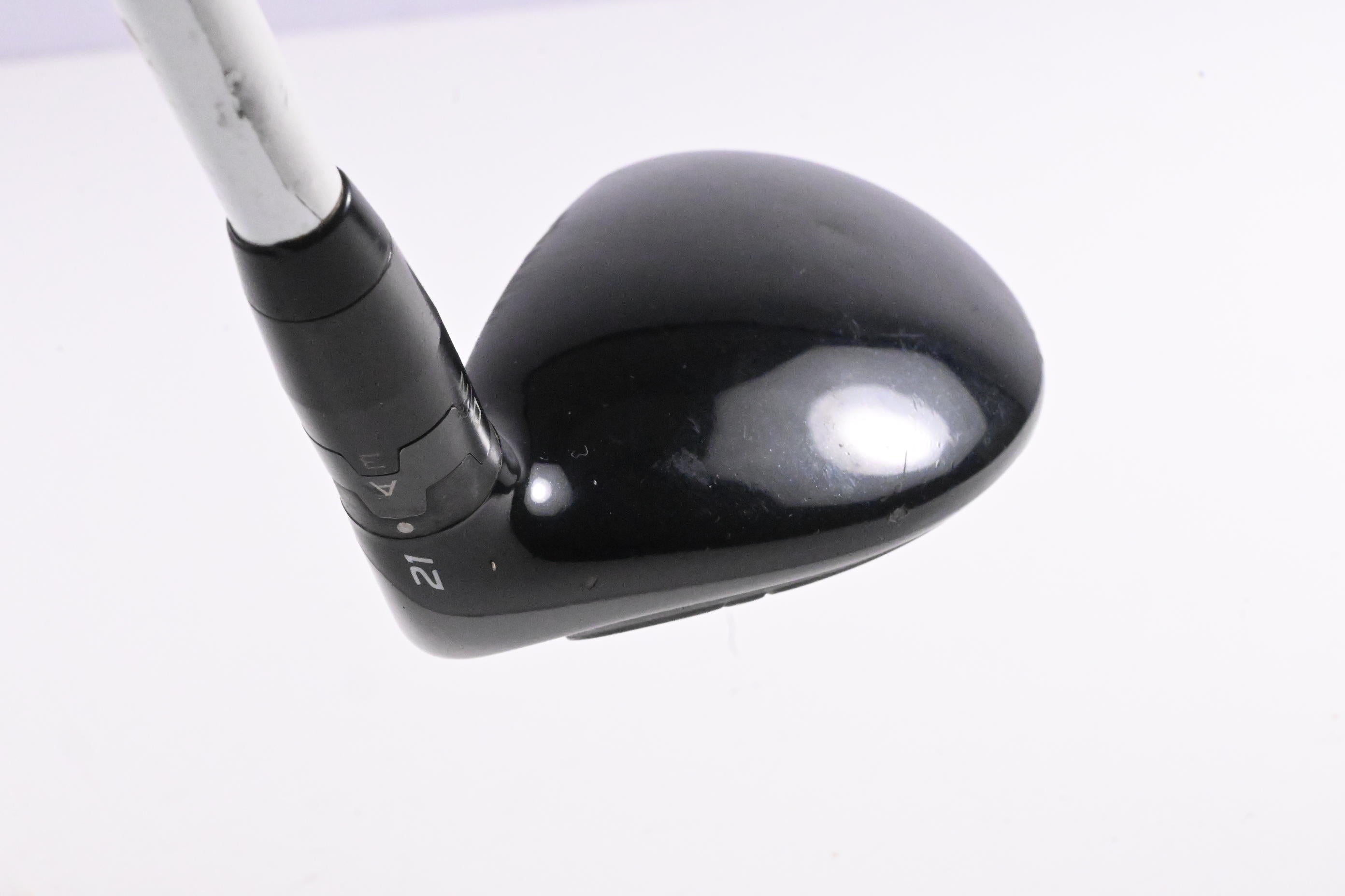 Titleist 915H #3 Hybrid / 21 Degree / Stiff Flex Aldila Rogue Silver 85 Shaft