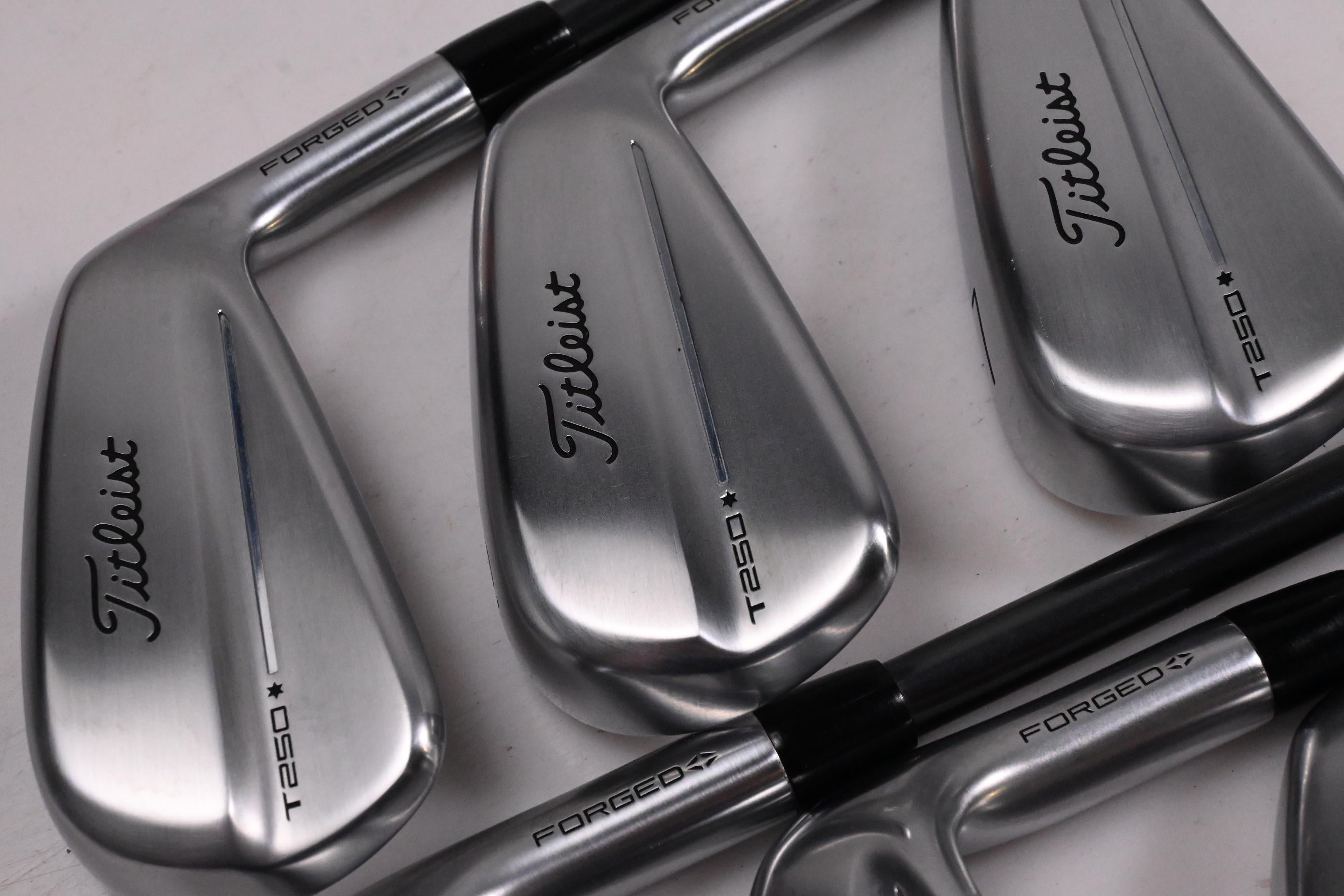 Titleist T250* 2025 Irons / 5-PW+52° / Regular Flex MMT AMC Red 65 Shafts