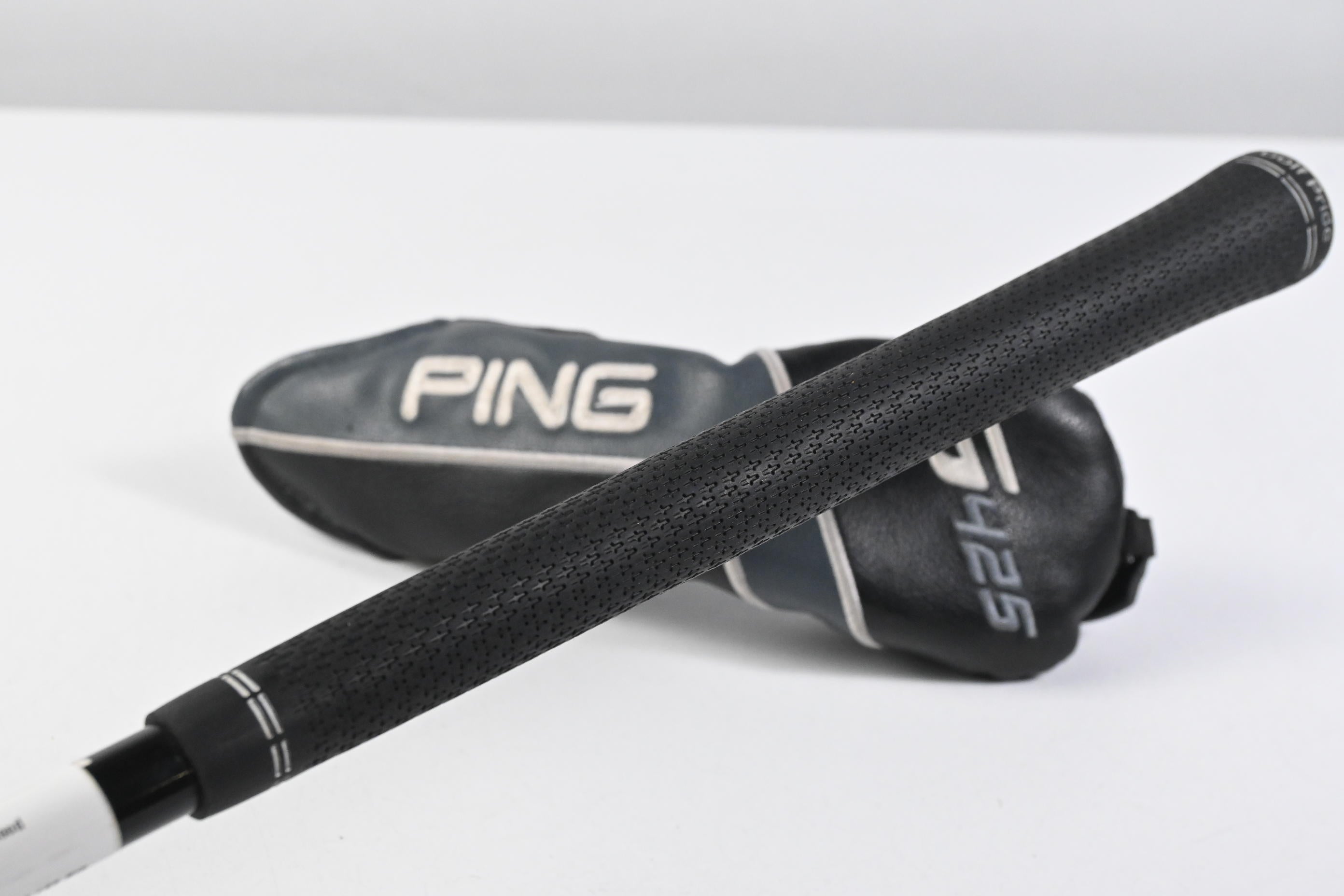 Ping G425 #3 Hybrid / 19 Degree / Stiff Flex Aldila Rogue Black 95 Shaft