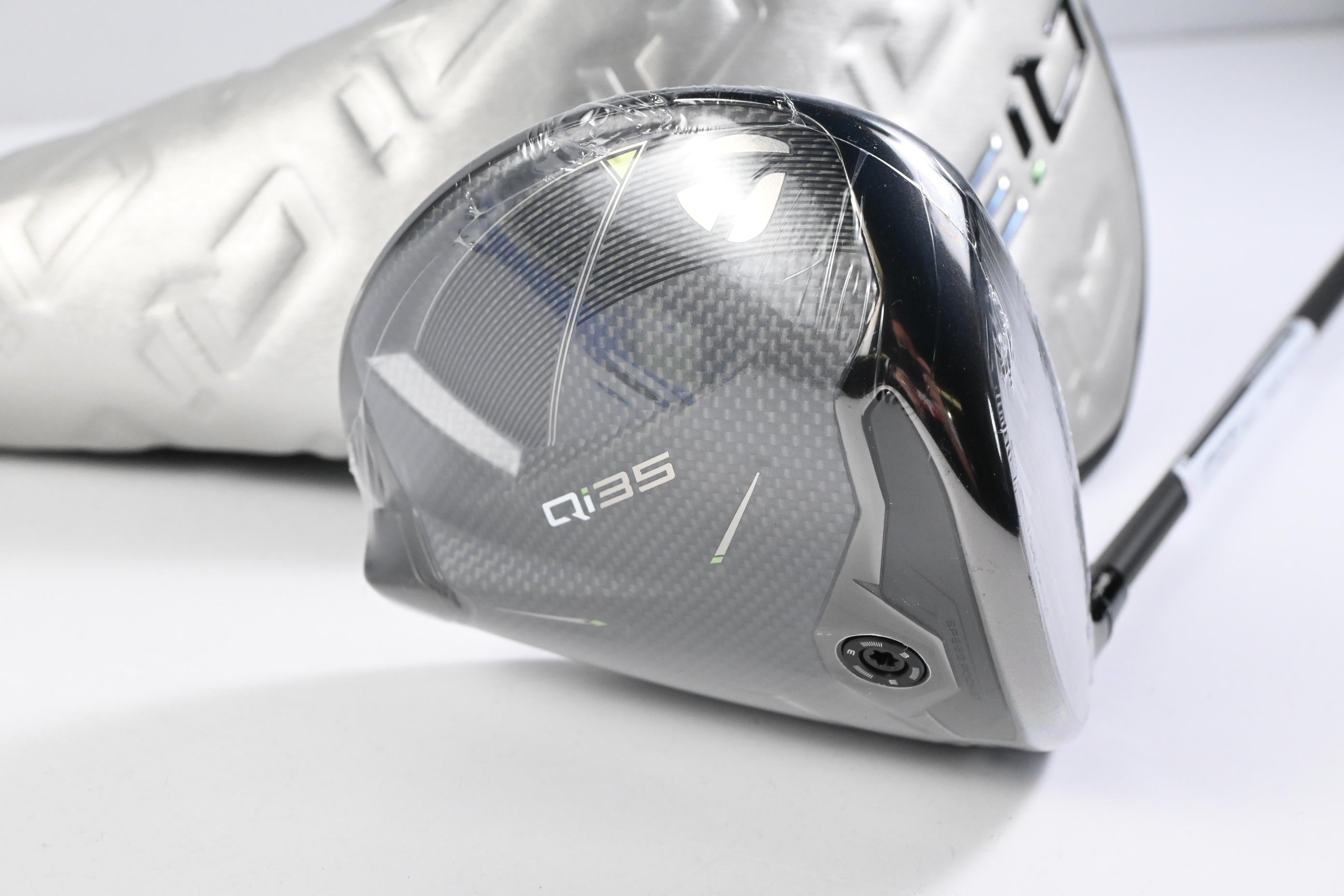Taylormade Qi35 Driver / 10.5 Degree / Regular Flex Fujikura Ventus Blue 5 Shaft