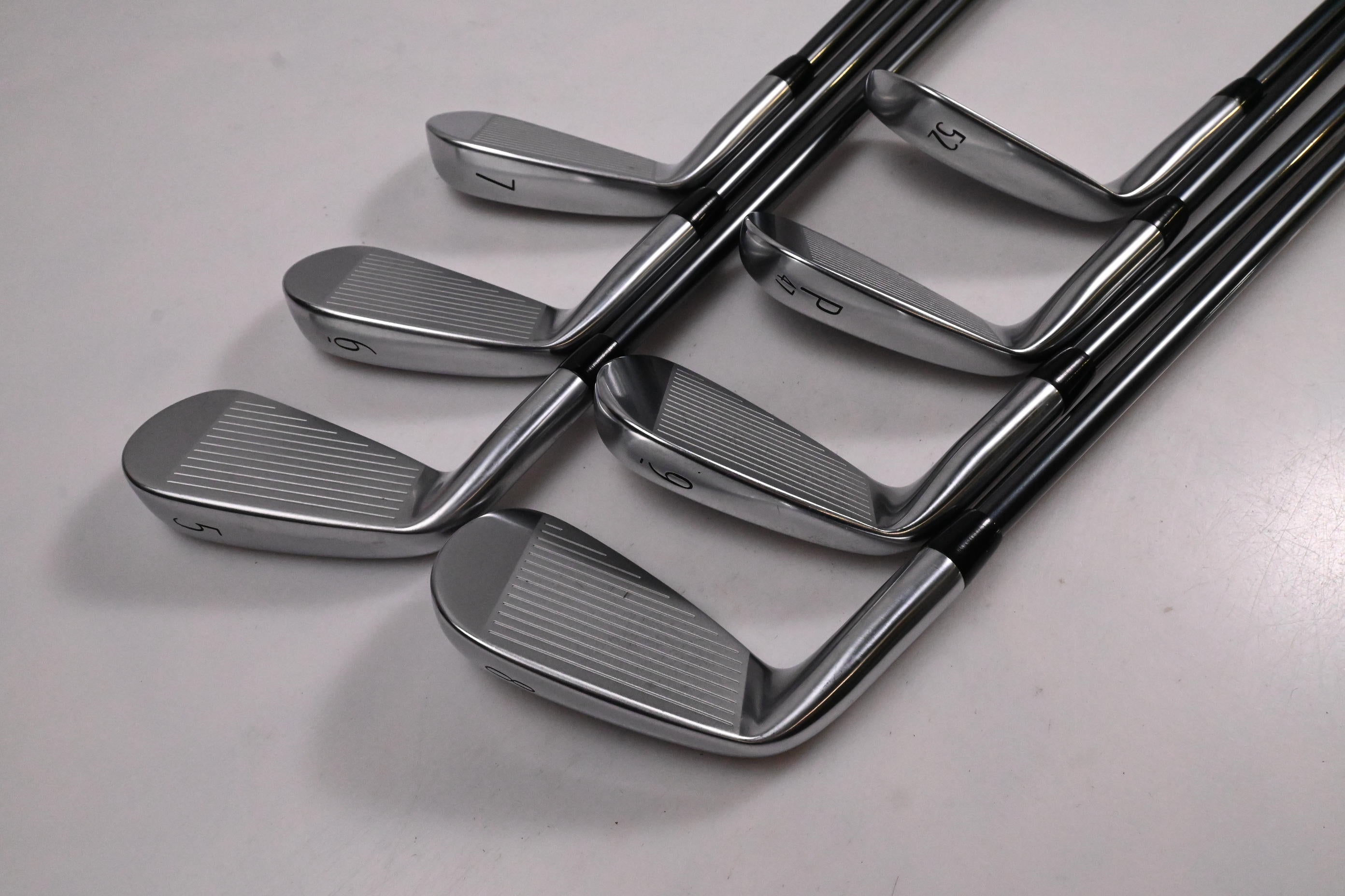 Titleist T250* 2025 Irons / 5-PW+52° / Regular Flex MMT AMC Red 65 Shafts
