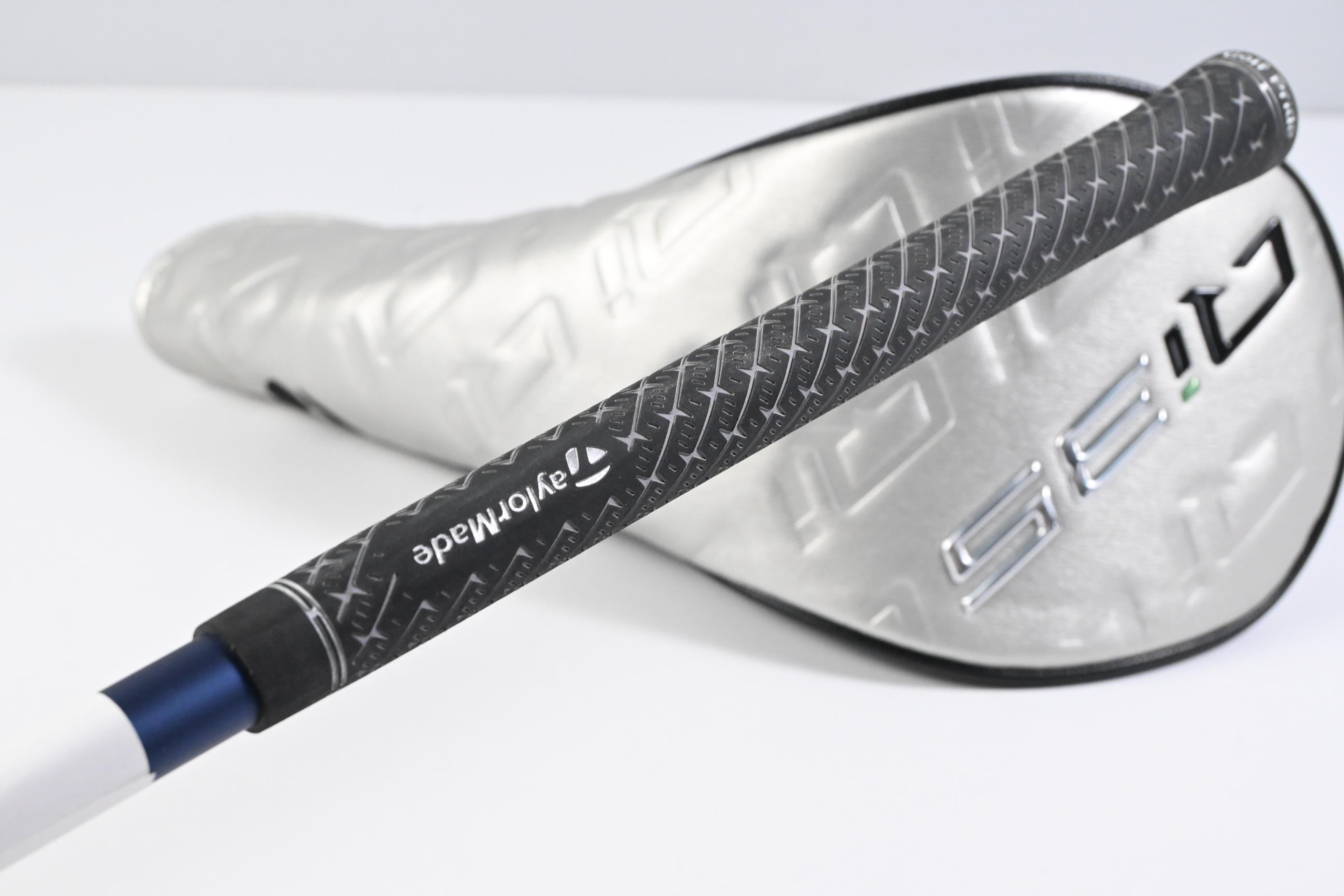 Taylormade Qi35 Driver / 10.5 Degree / Regular Flex Fujikura Ventus Blue 5 Shaft