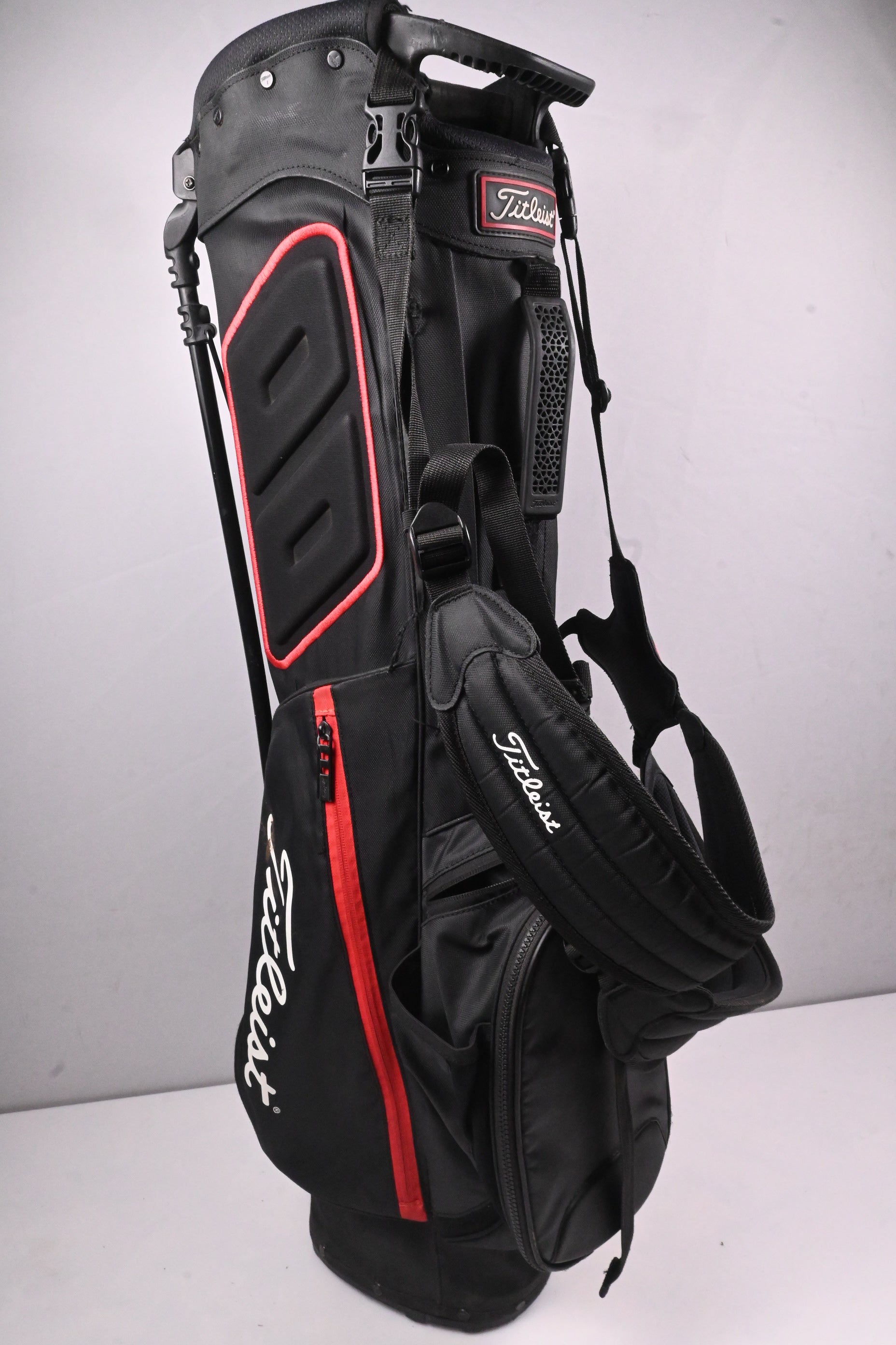 Titleist Players 4 Stand Bag / 4-Way Divider / Black, Red