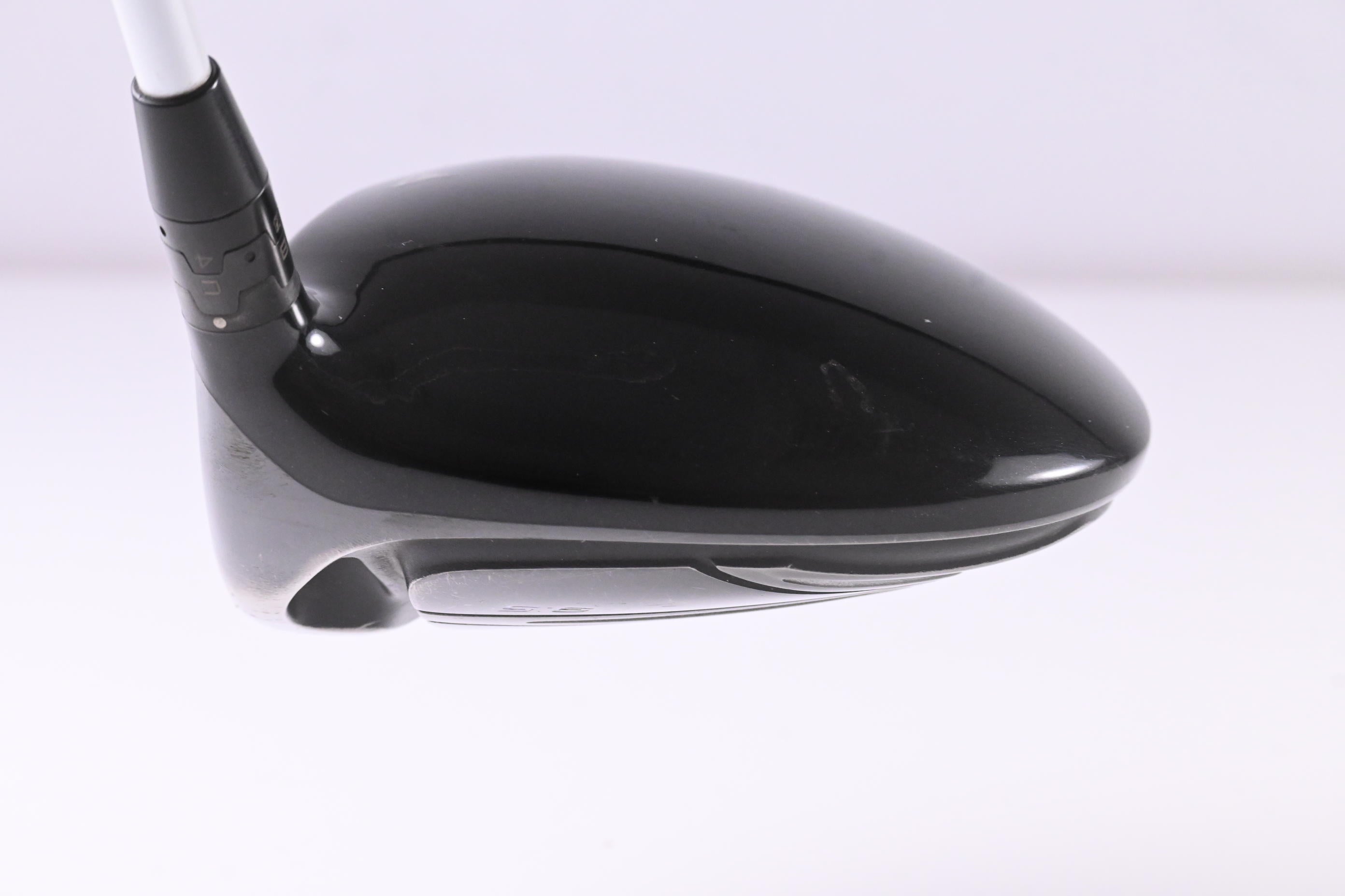Titleist 915 D2 Driver / 9.5 Degree / Stiff Flex Aldila Rogue Silver 110MSI 60
