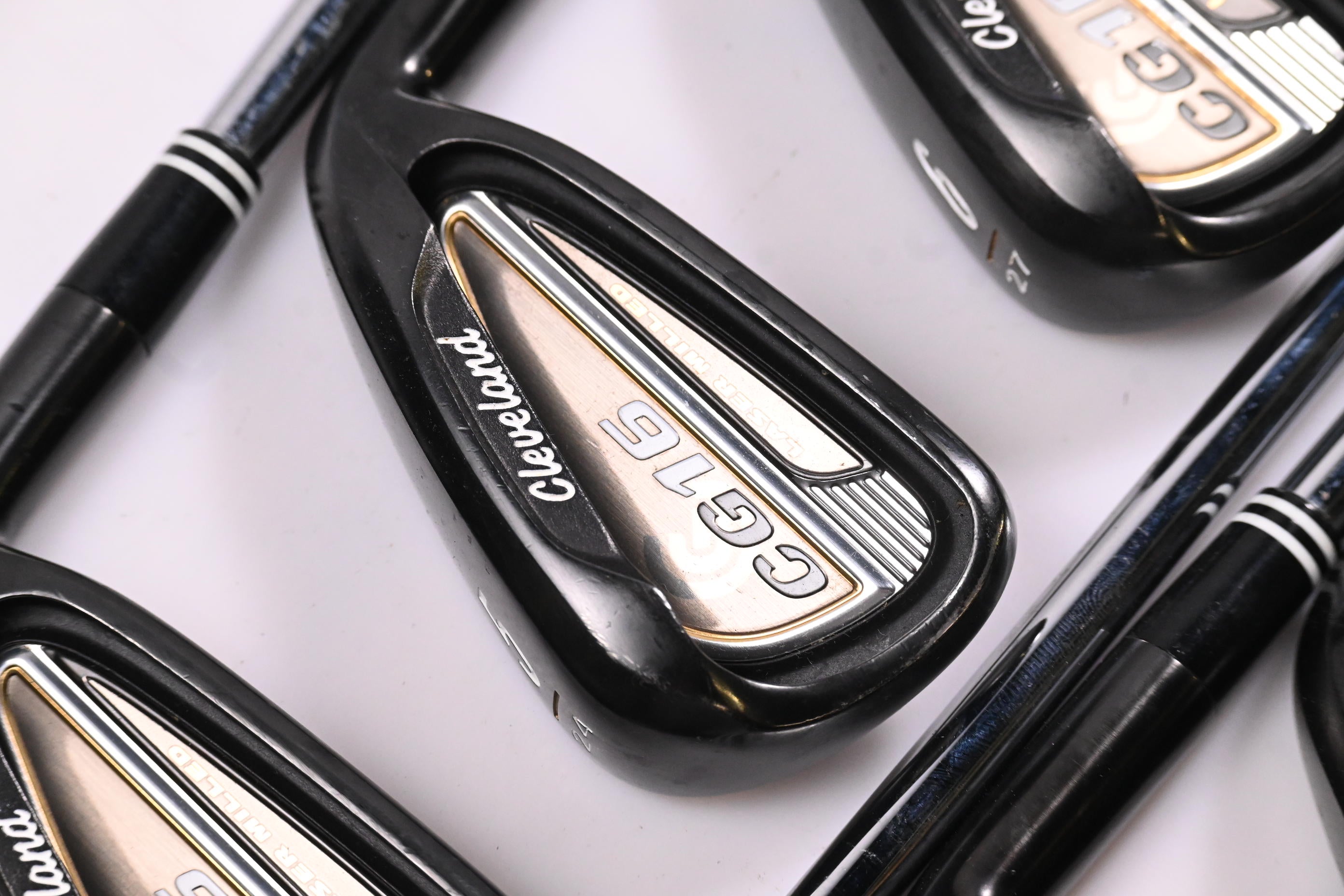 Cleveland CG16 Black Pearl Irons / 4-PW / Regular Flex Traction 85 Shafts