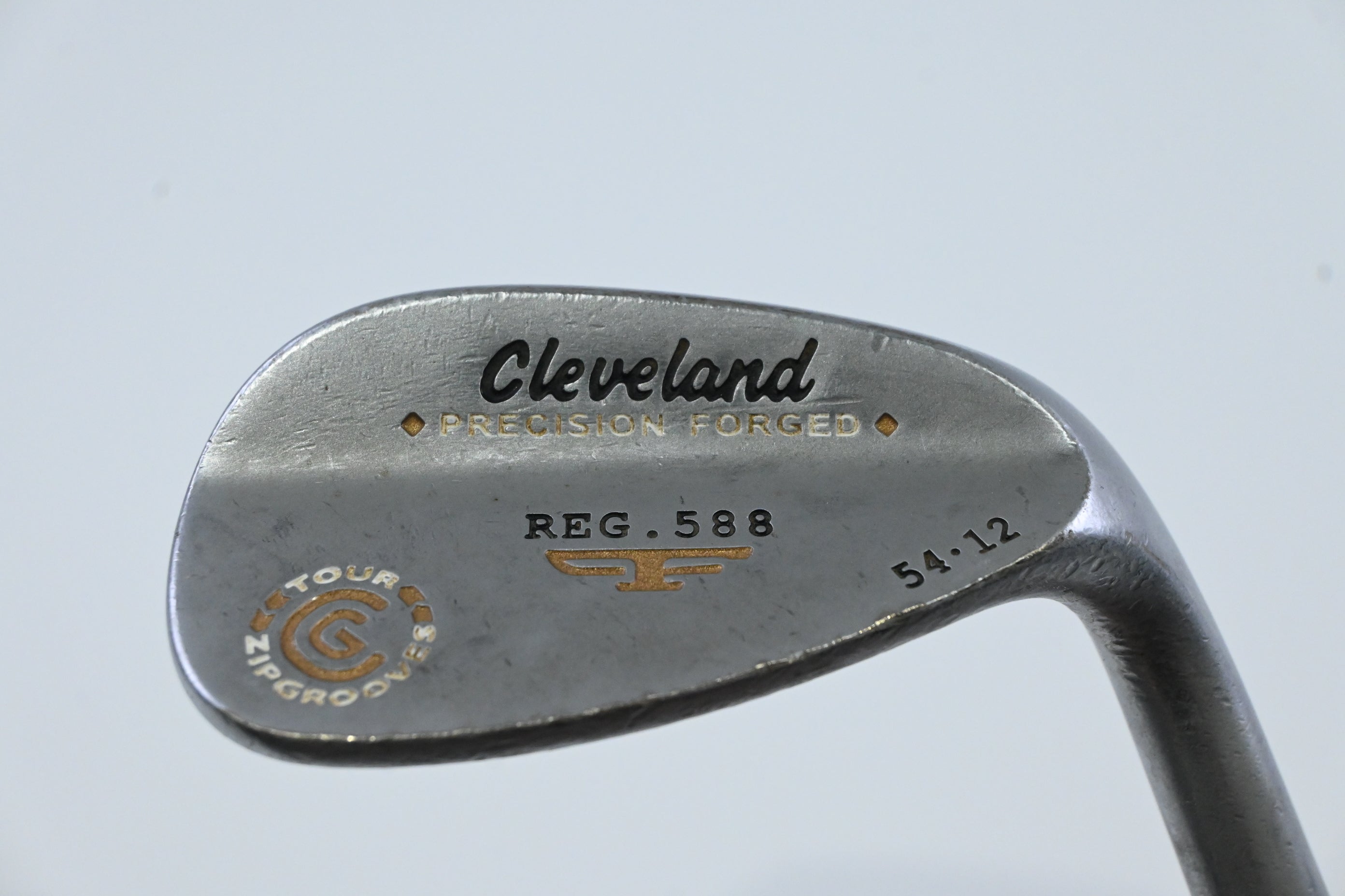 Cleveland 588 Precision Forged Sand Wedge / 54 Degree / Wedge Flex Tour Concept