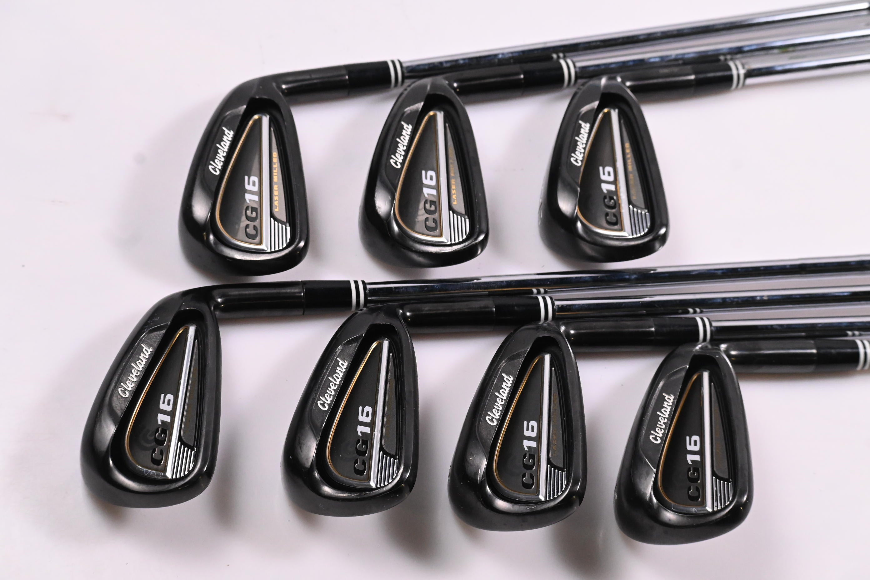 Cleveland CG16 Black Pearl Irons / 4-PW / Regular Flex Traction 85 Shafts