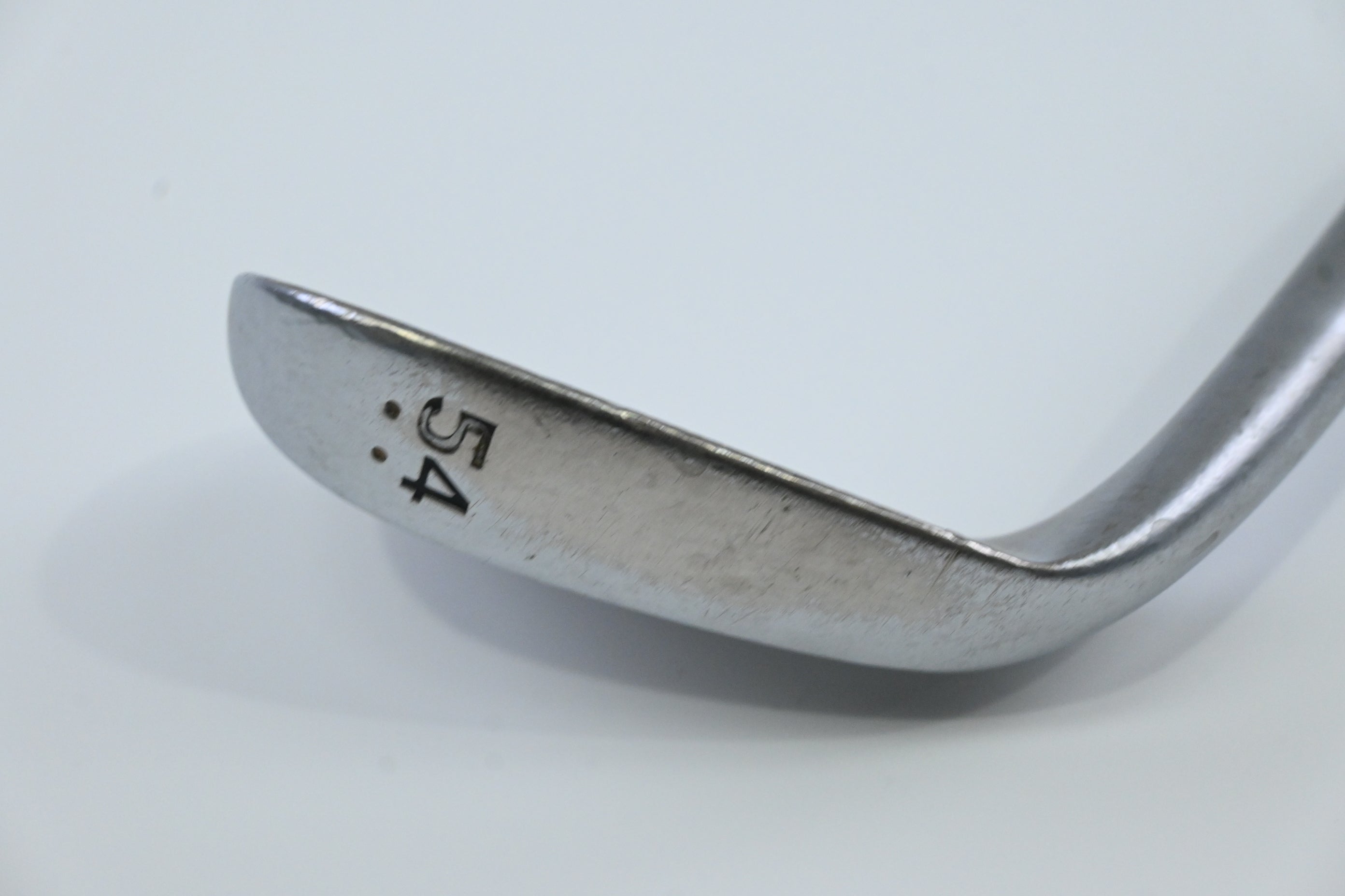 Cleveland 588 Precision Forged Sand Wedge / 54 Degree / Wedge Flex Tour Concept
