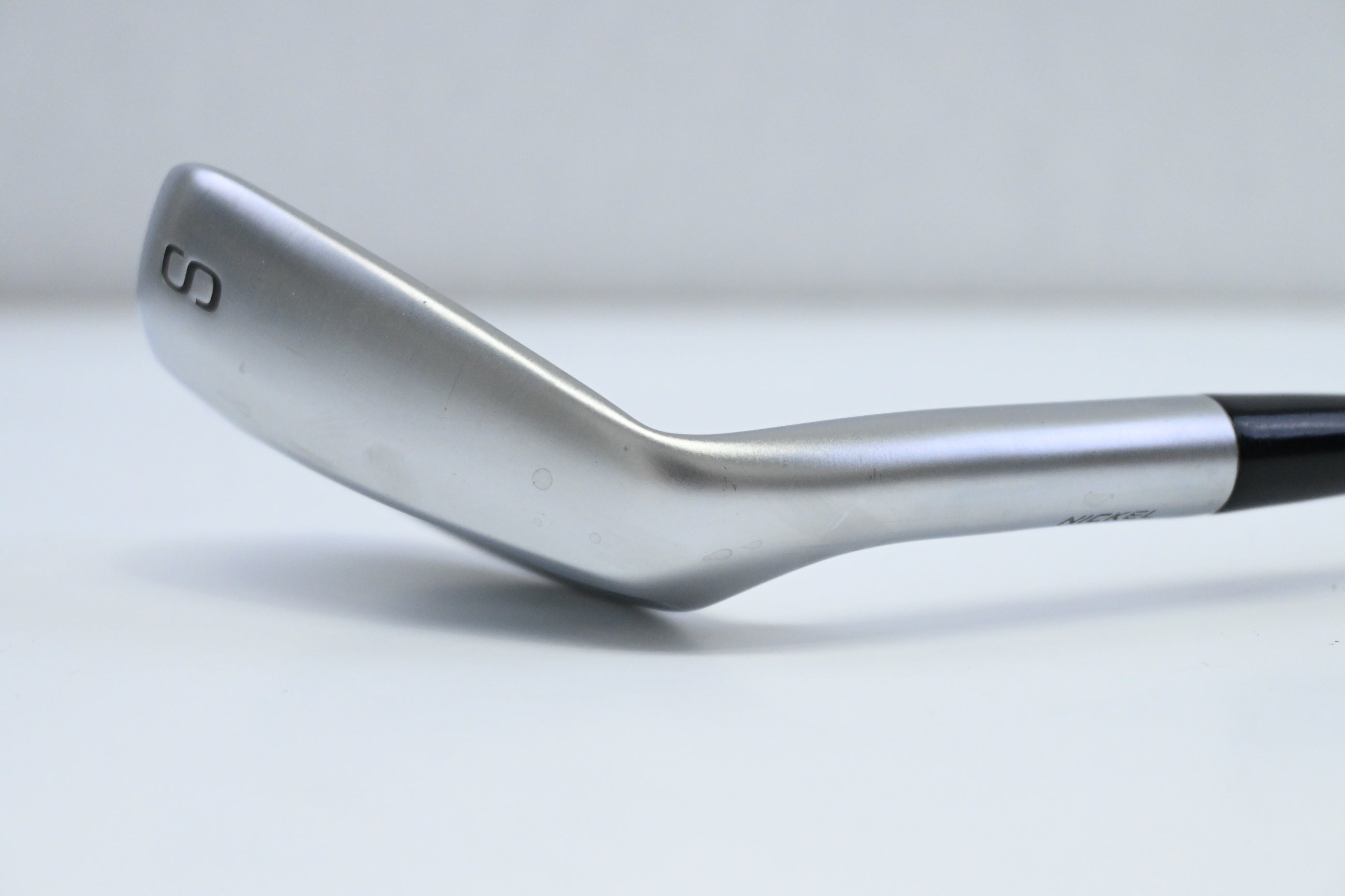 Mizuno JPX 925 Hot Metal Sand Wedge / 54 Degree / Regular Flex UST Recoil ES 780