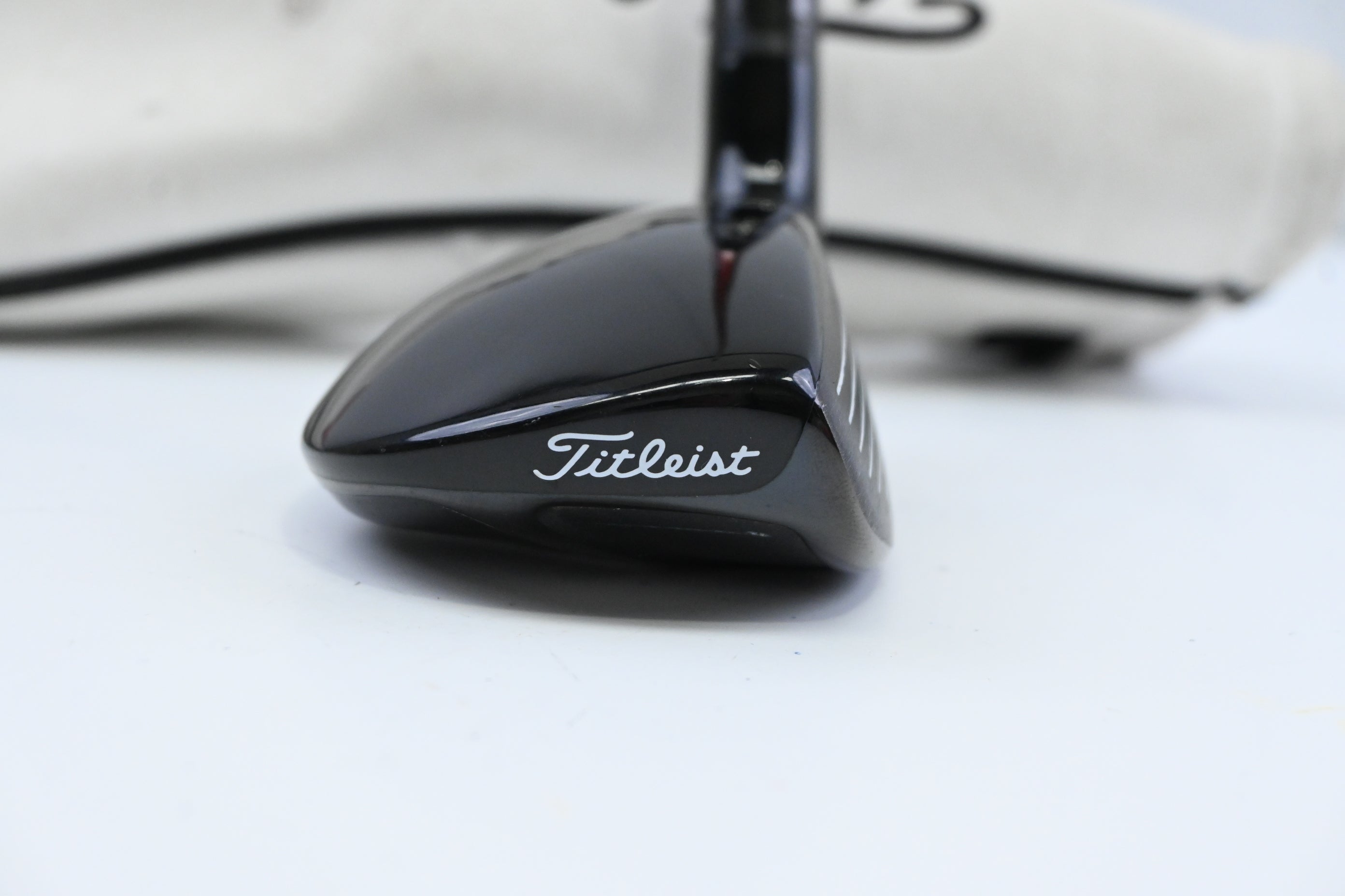 Titleist 910H #3 Hybrid / 19 Degree / Regular Flex Diamana Ilima 70 Shaft
