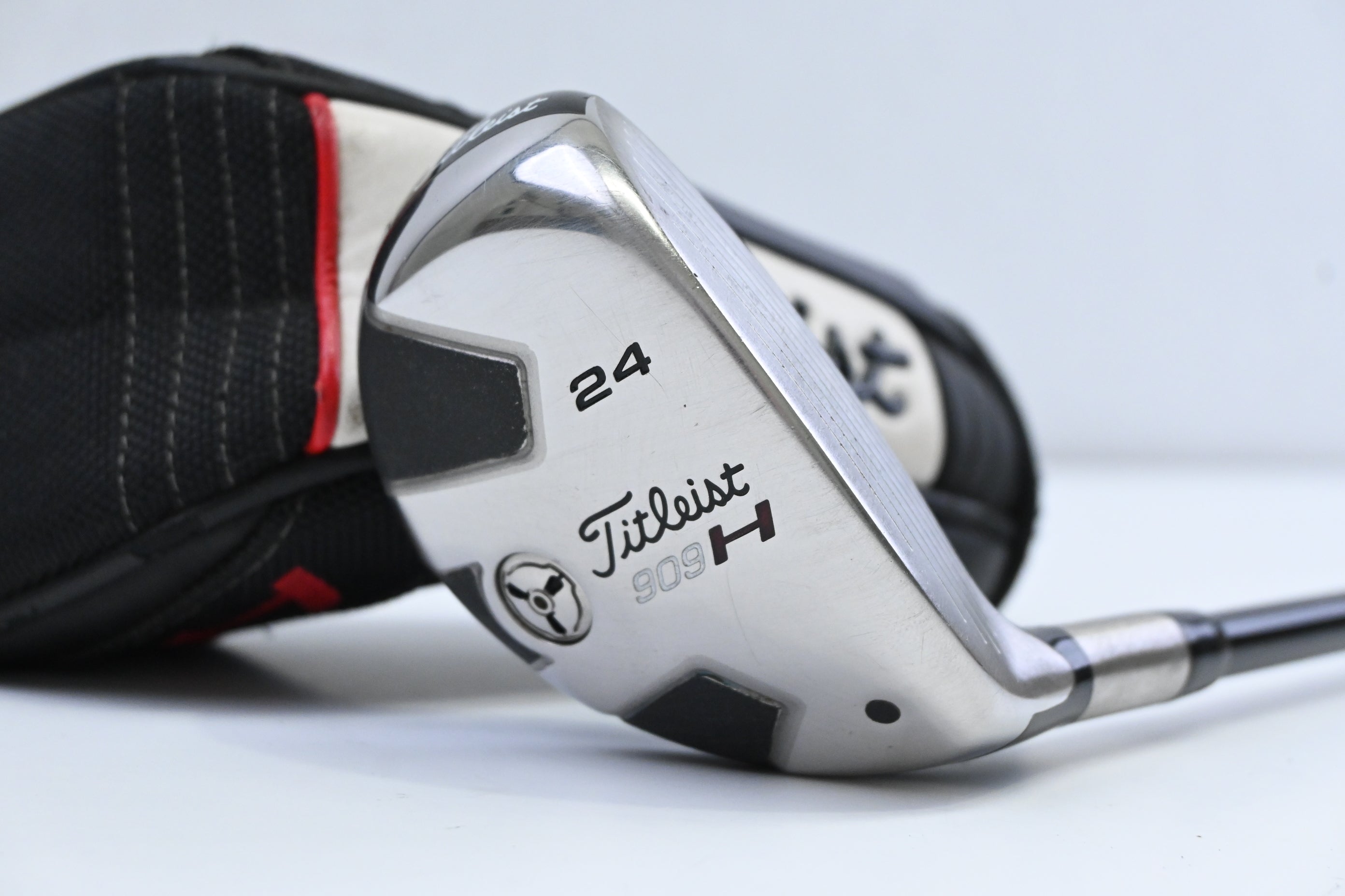 Titleist 909H #4 Hybrid / 24 Degree / Stiff Flex Aldila Voodoo Shaft