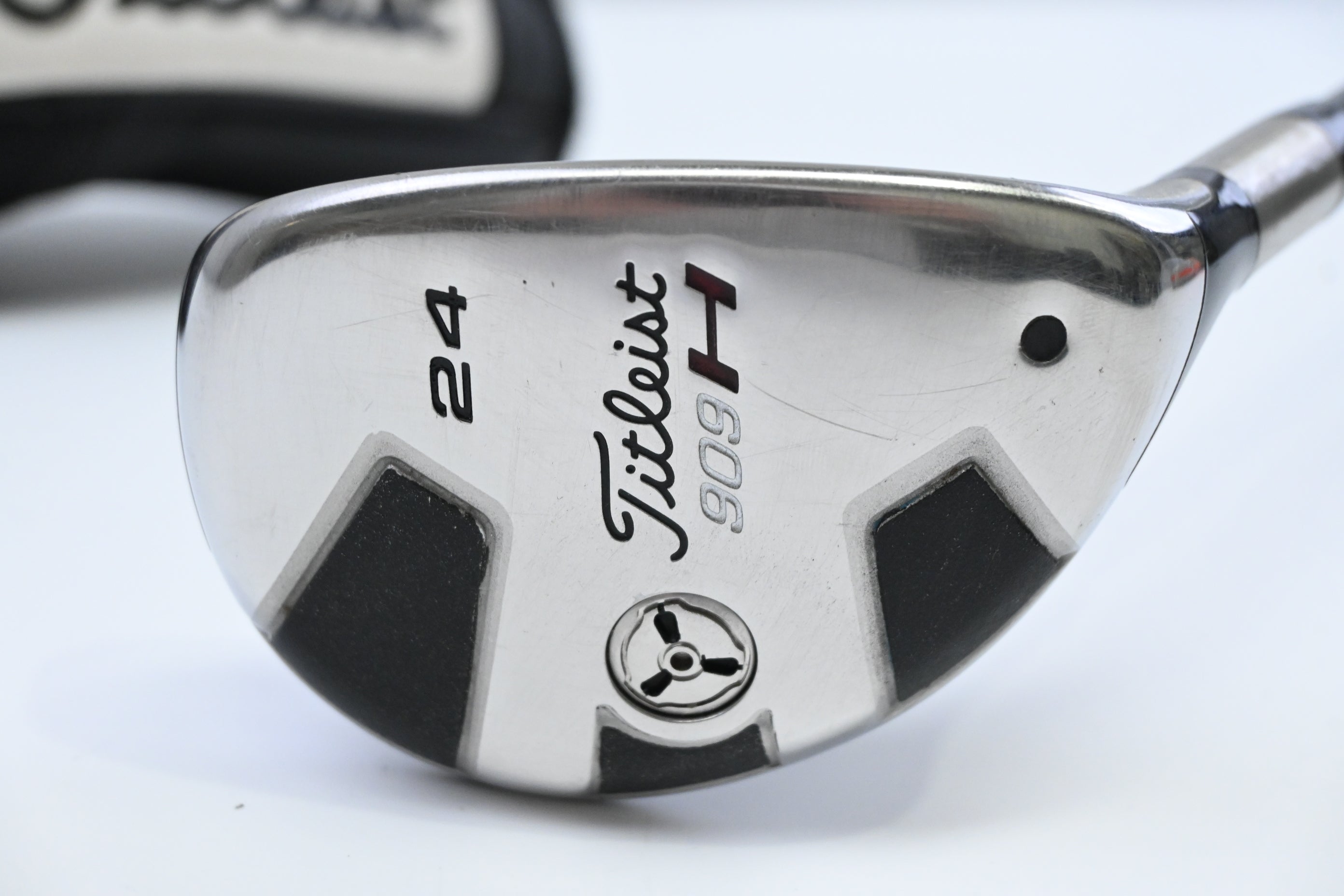 Titleist 909H #4 Hybrid / 24 Degree / Stiff Flex Aldila Voodoo Shaft